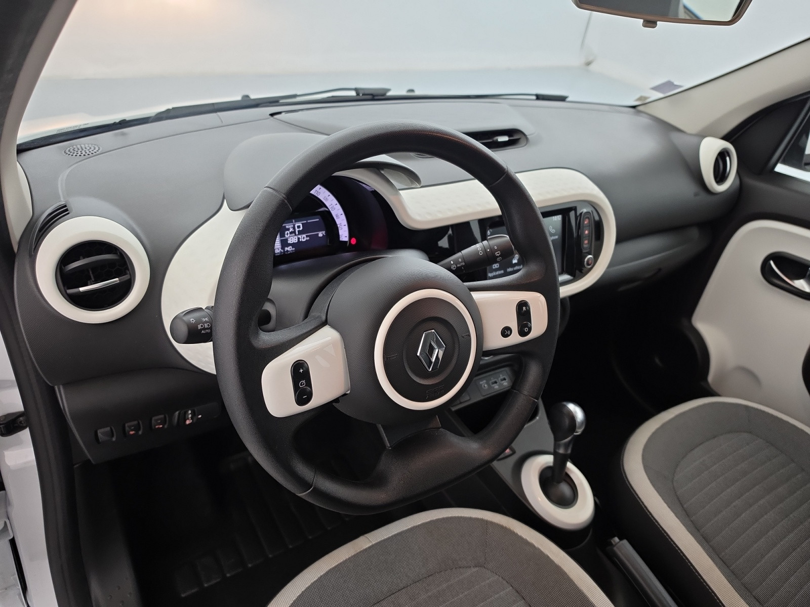 Vente en ligne Renault Twingo Electrique Twingo III E-Tech au prix de 12 990 €