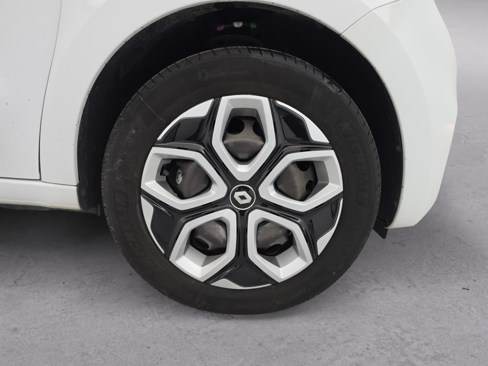 Vente en ligne Renault Twingo Electrique Twingo III E-Tech au prix de 12 990 €