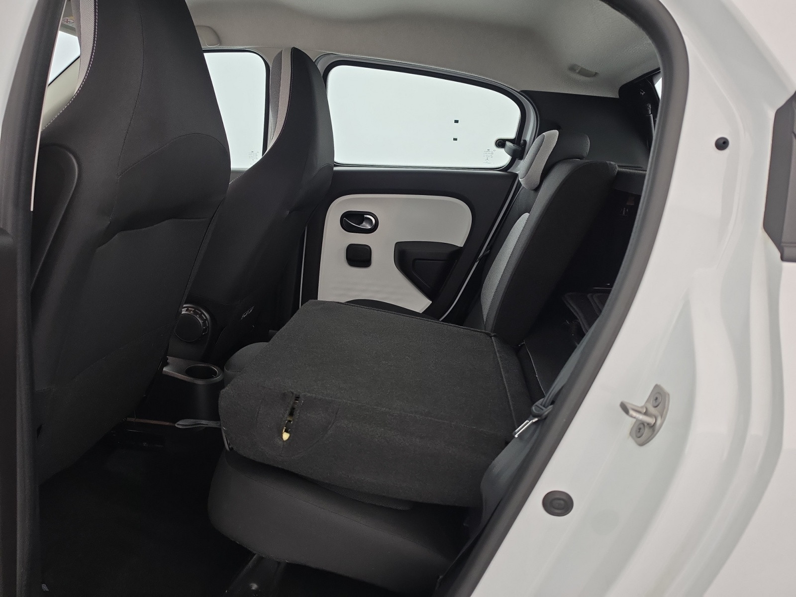 Vente en ligne Renault Twingo Electrique Twingo III E-Tech au prix de 12 990 €