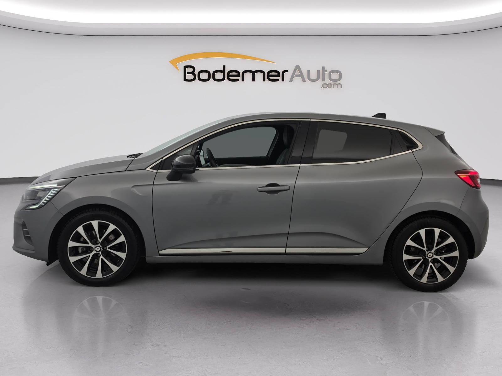 Vente en ligne Renault Clio 5 Clio E-Tech full hybrid 145 au prix de 16 990 €