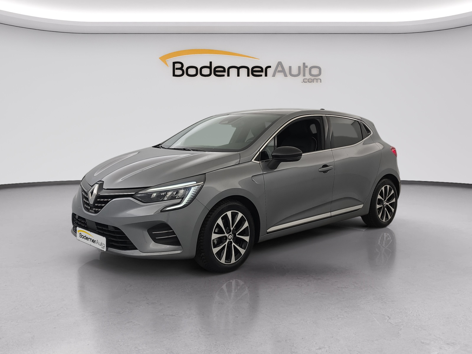 Renault Clio 5 Clio E-Tech full hybrid 145 occasion de 2023 en vente à Lorient