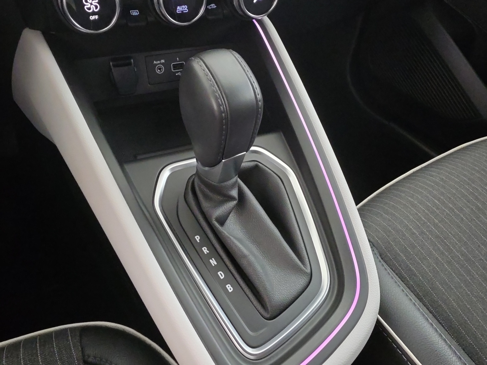 Vente en ligne Renault Clio 5 Clio E-Tech full hybrid 145 au prix de 16 990 €
