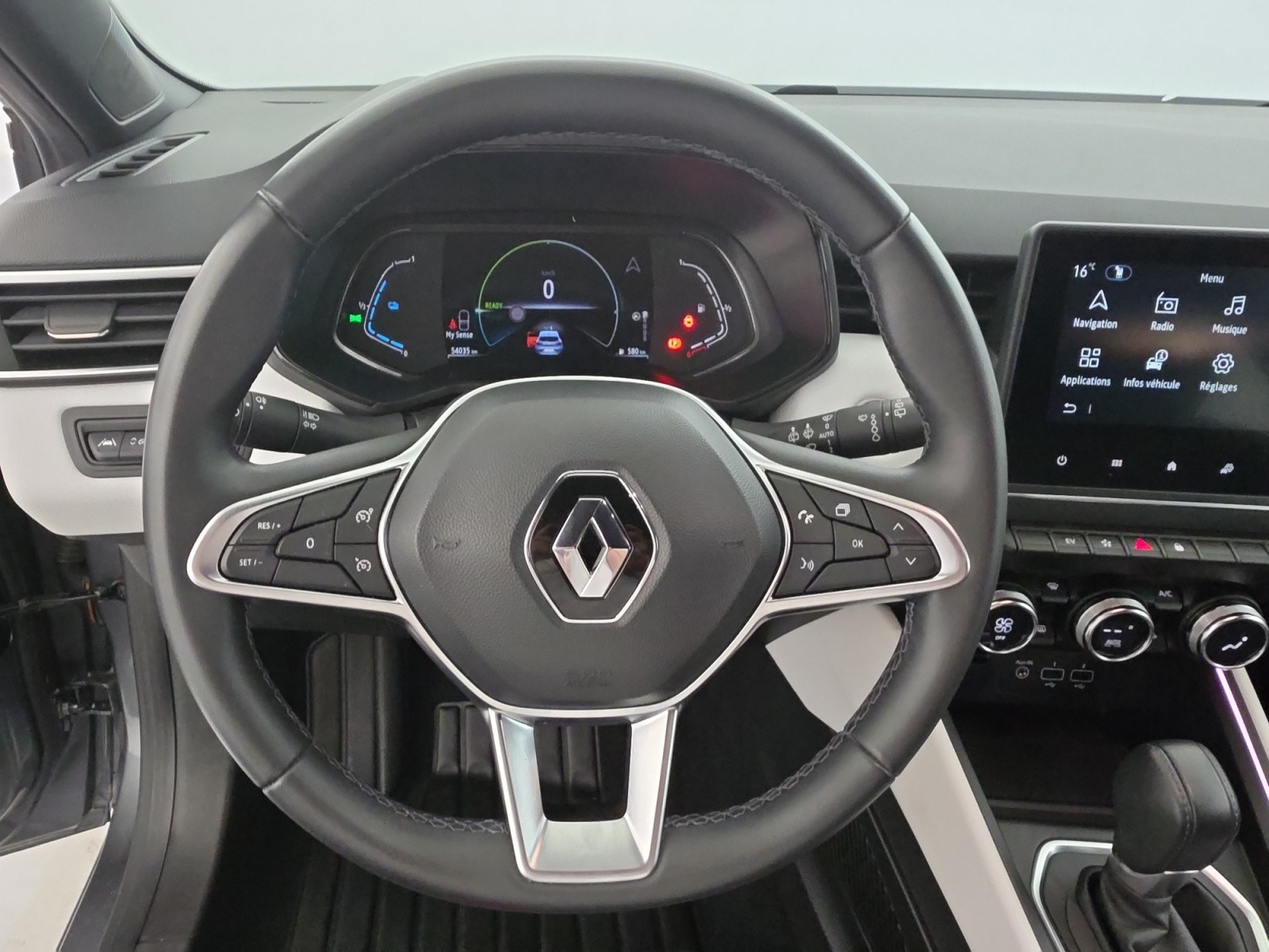 Vente en ligne Renault Clio 5 Clio E-Tech full hybrid 145 au prix de 16 990 €