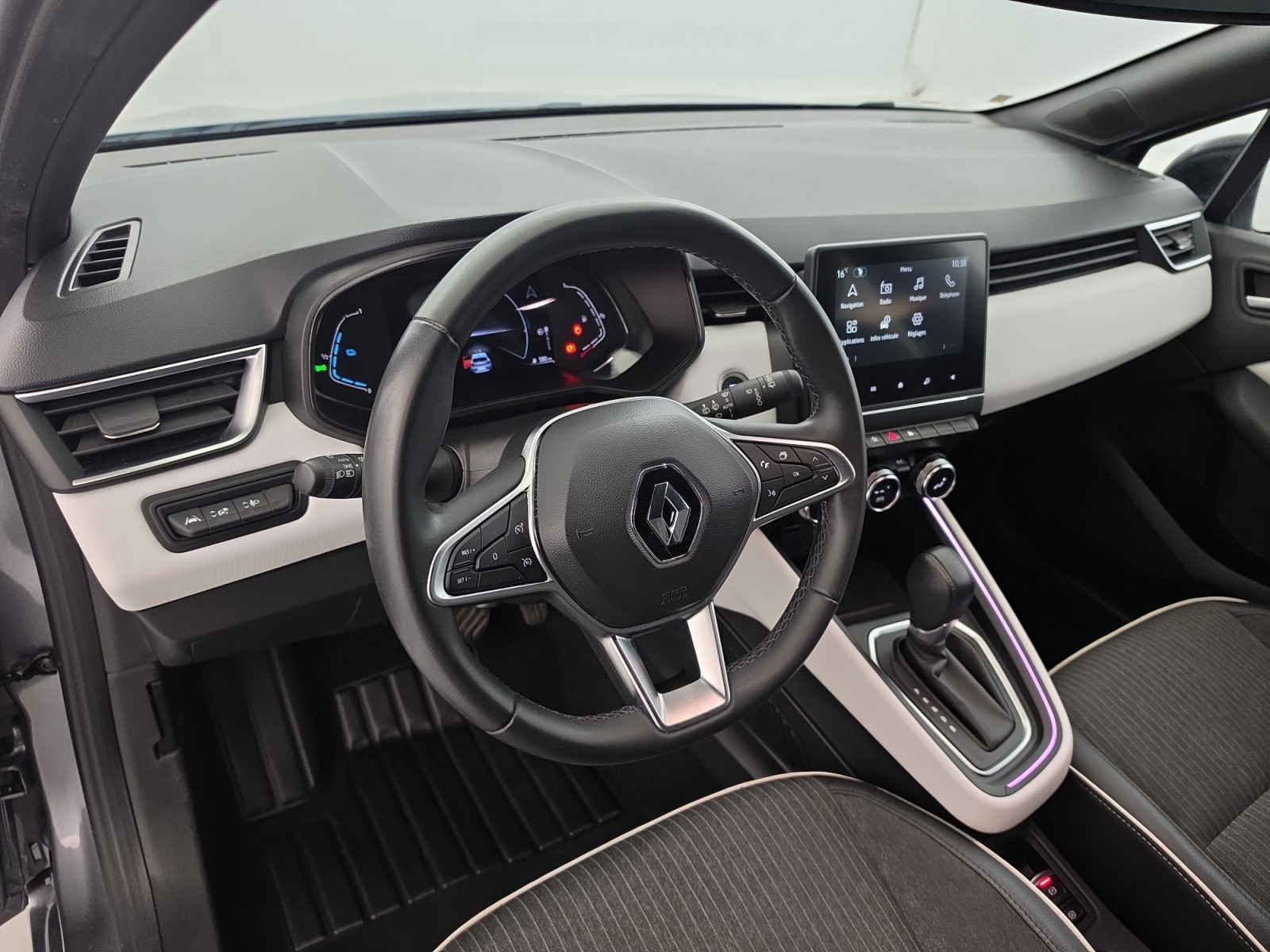 Vente en ligne Renault Clio 5 Clio E-Tech full hybrid 145 au prix de 16 990 €