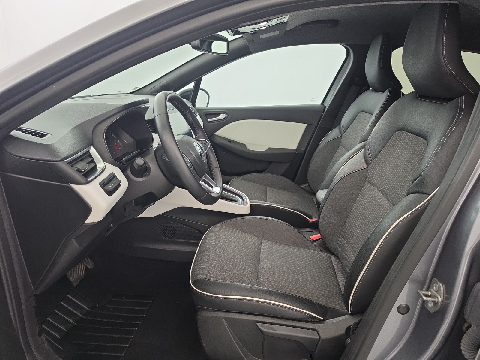 Vente en ligne Renault Clio 5 Clio E-Tech full hybrid 145 au prix de 16 990 €