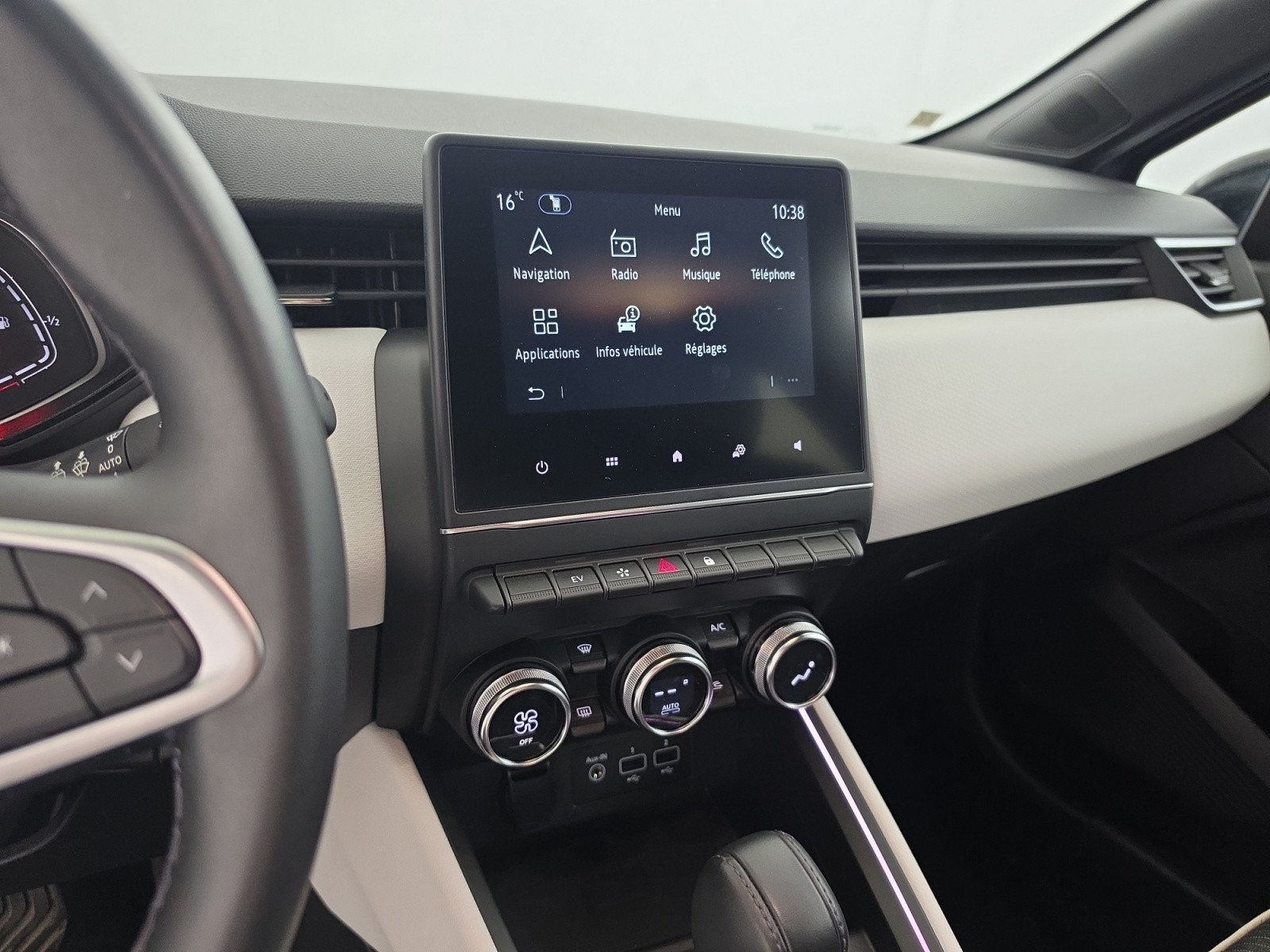 Vente en ligne Renault Clio 5 Clio E-Tech full hybrid 145 au prix de 16 990 €