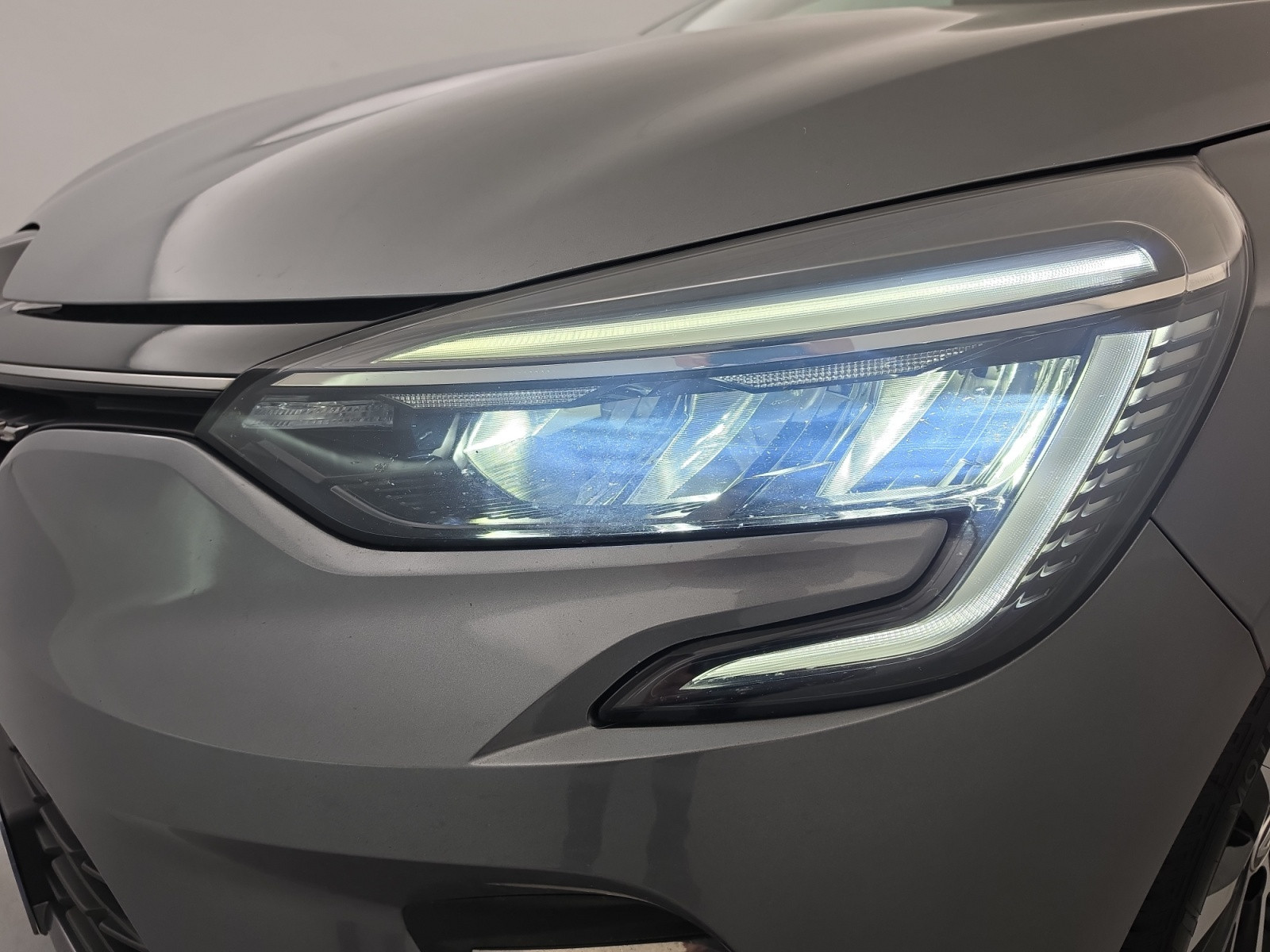 Vente en ligne Renault Clio 5 Clio E-Tech full hybrid 145 au prix de 16 990 €