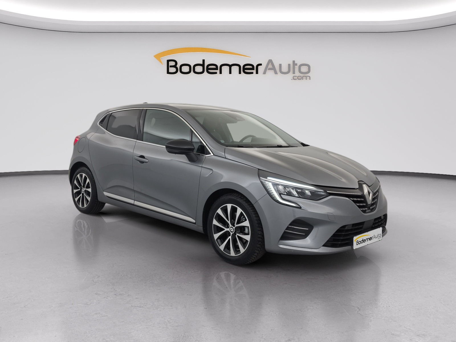 Vente en ligne Renault Clio 5 Clio E-Tech full hybrid 145 au prix de 16 990 €