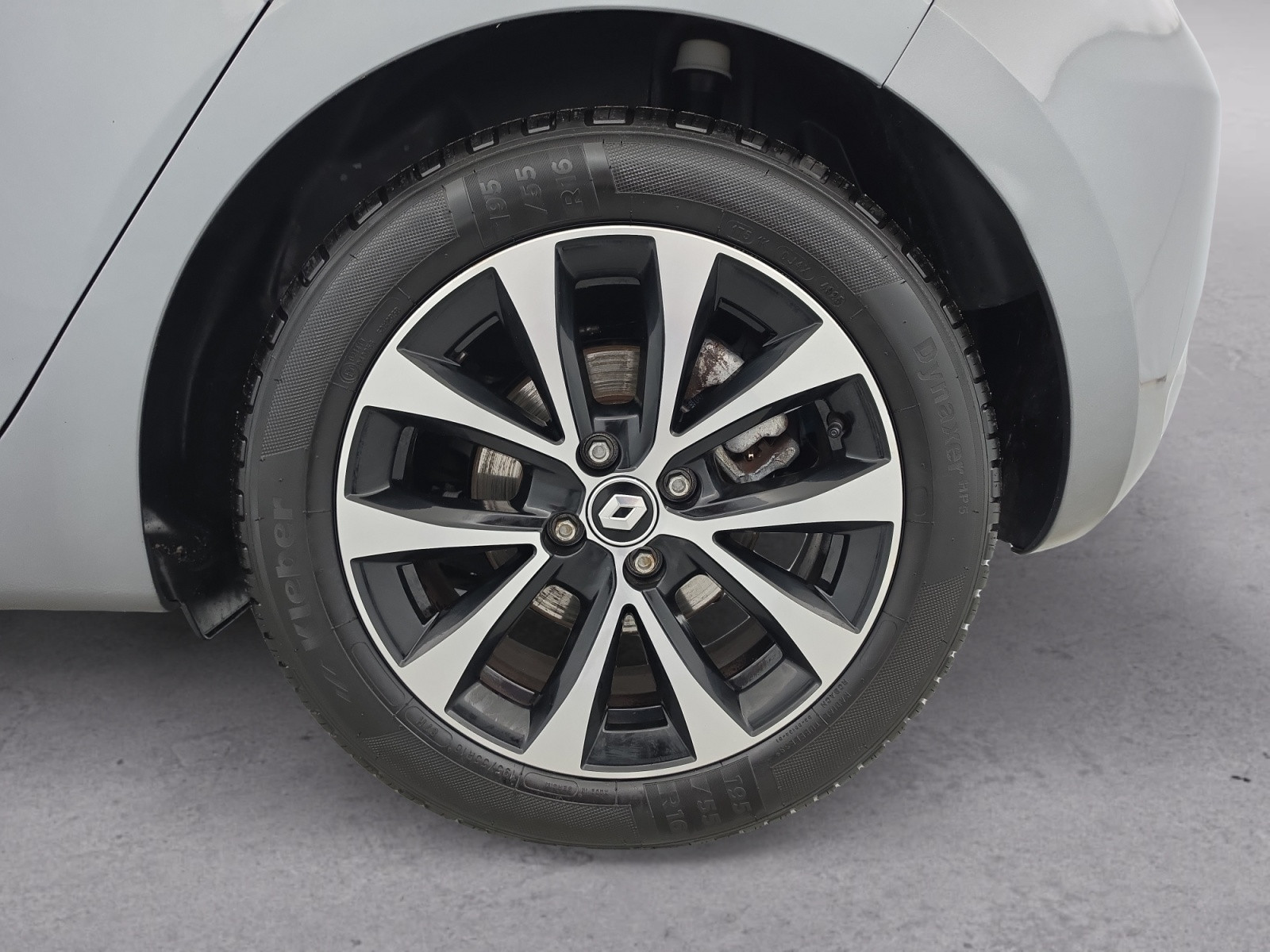 Vente en ligne Renault Clio 5 Clio E-Tech full hybrid 145 au prix de 16 990 €