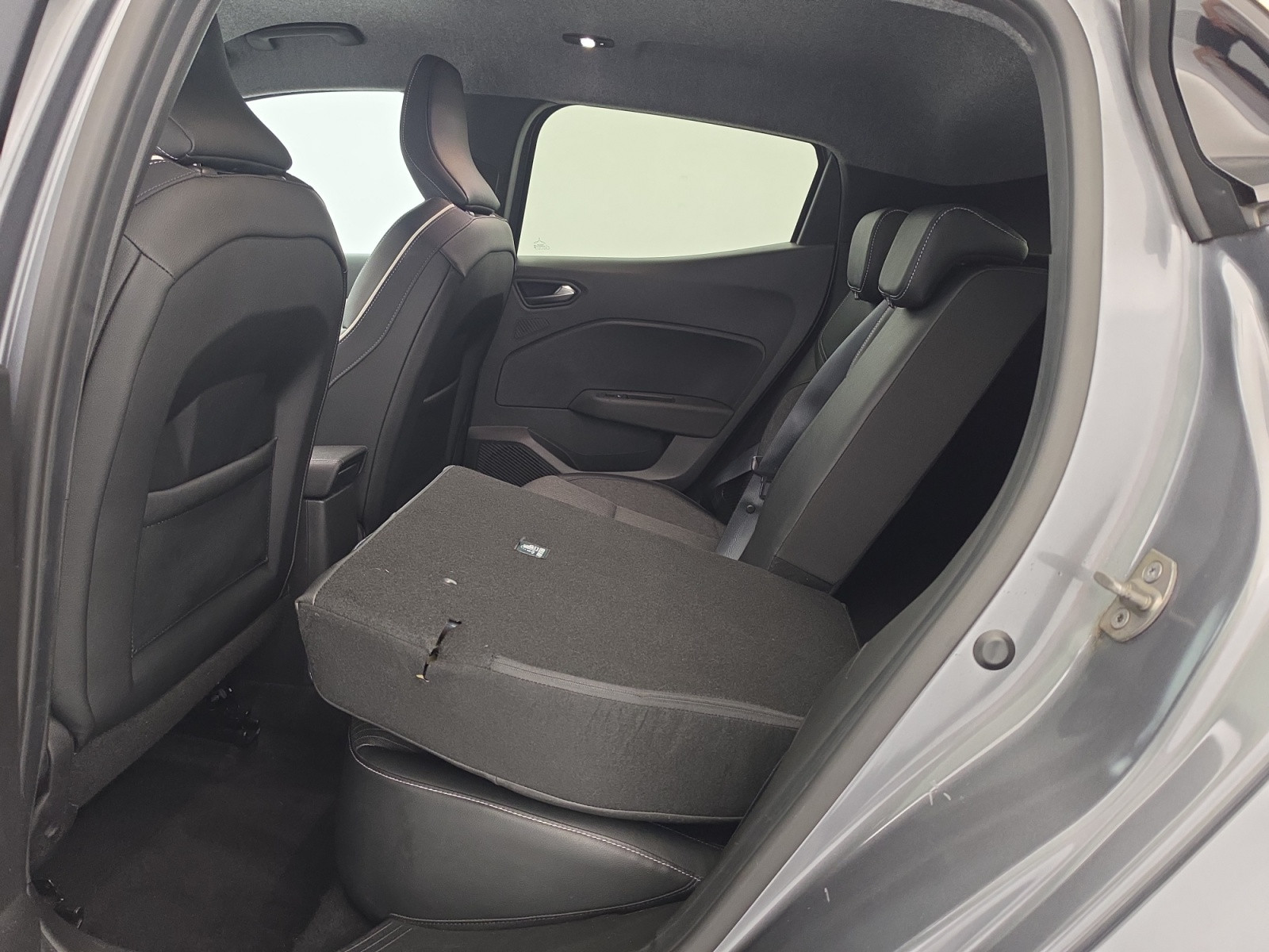 Vente en ligne Renault Clio 5 Clio E-Tech full hybrid 145 au prix de 16 990 €
