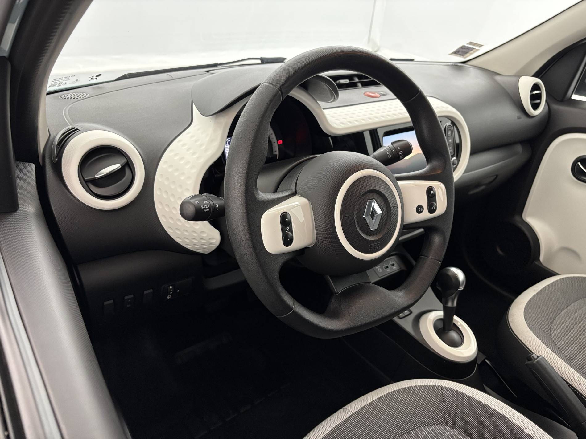 Vente en ligne Renault Twingo Electrique Twingo III E-Tech au prix de 11 990 €