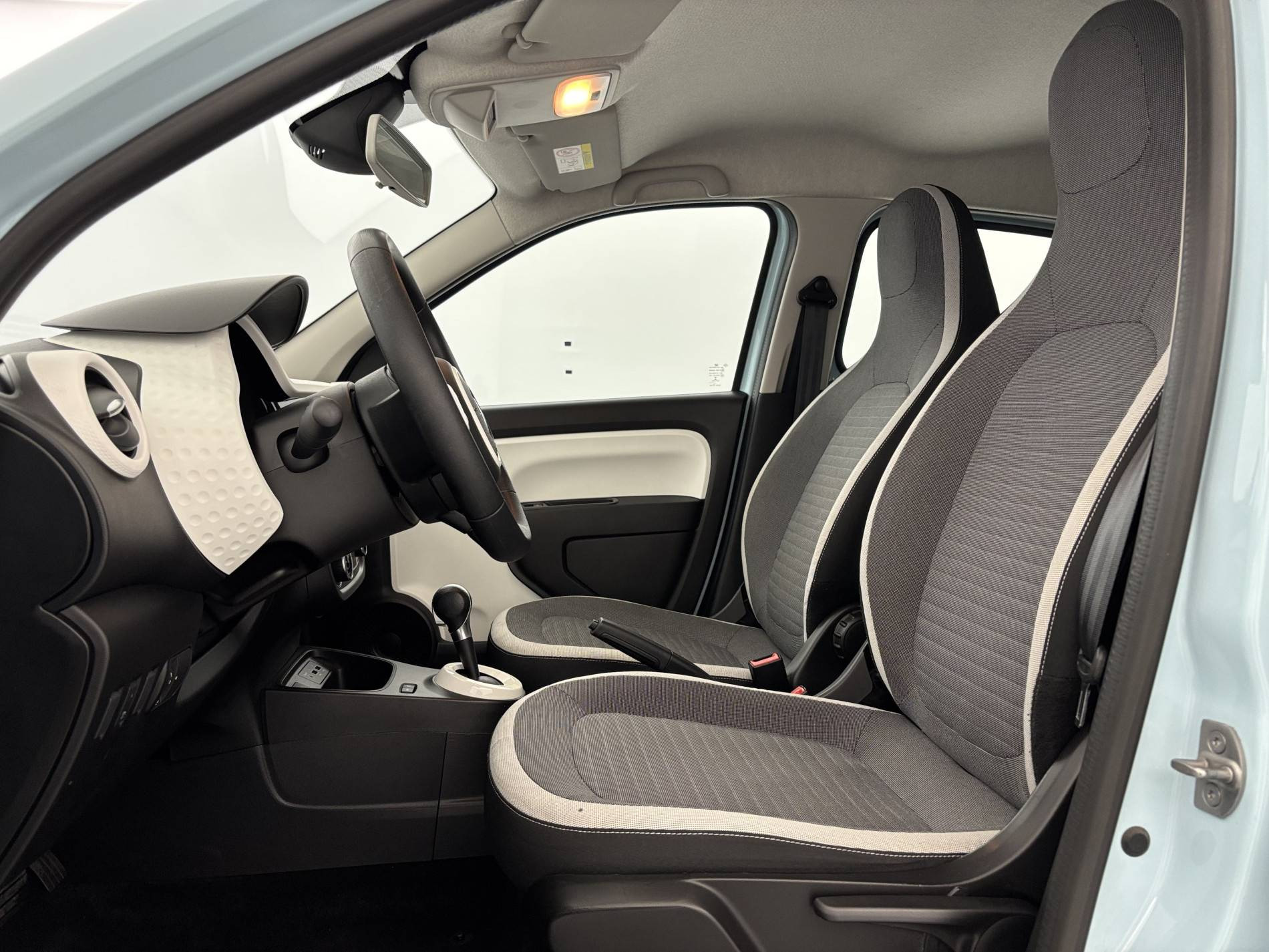 Vente en ligne Renault Twingo Electrique Twingo III E-Tech au prix de 11 990 €