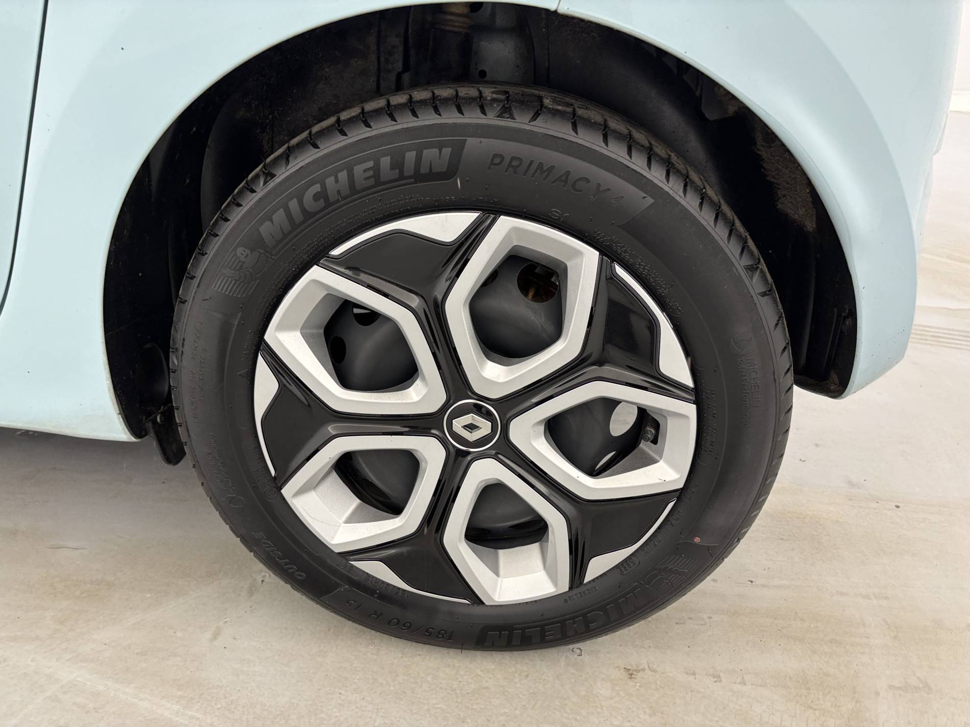 Vente en ligne Renault Twingo Electrique Twingo III E-Tech au prix de 11 990 €
