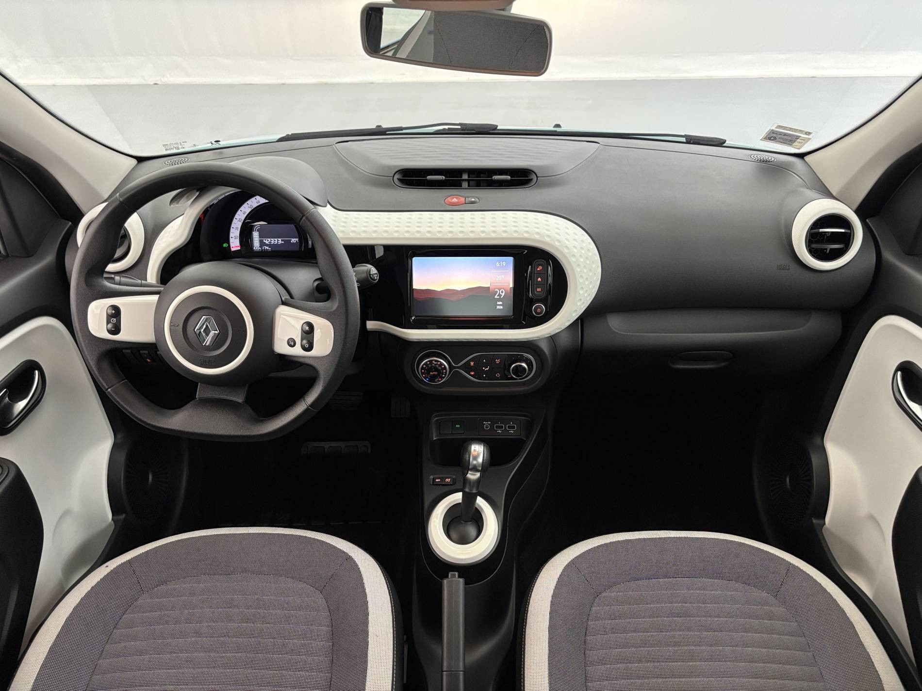 Vente en ligne Renault Twingo Electrique Twingo III E-Tech au prix de 11 990 €