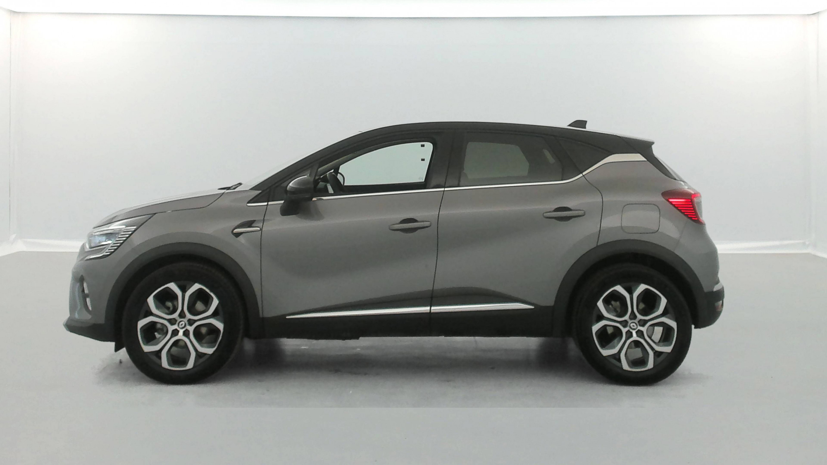 Renault Captur  E-Tech hybride rechargeable 160 occasion de 2023 en vente à Lorient
