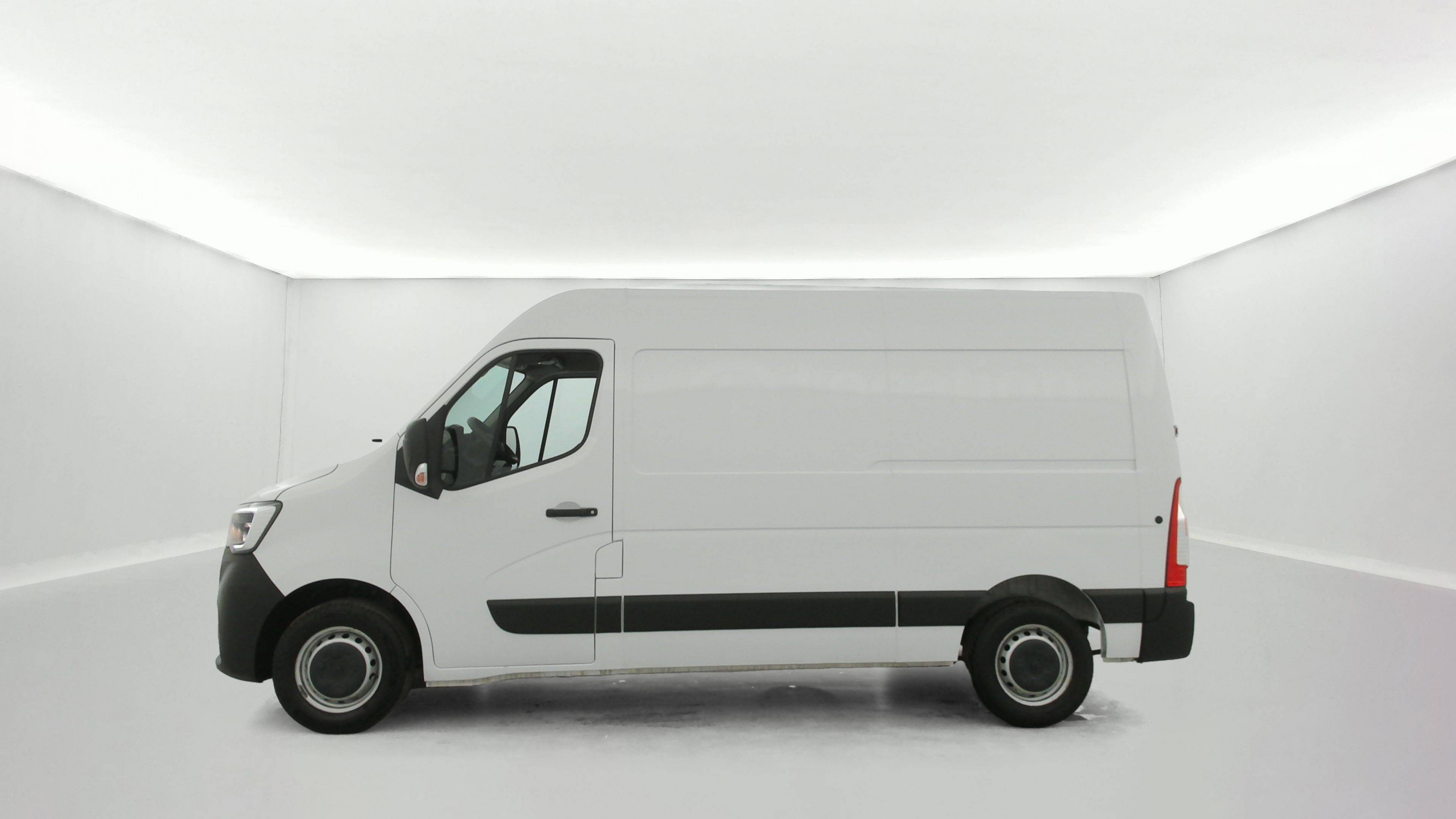 Renault Master Fourgon MASTER FGN TRAC F3500 L2H2 BLUE DCI 135 occasion de 2024 en vente à Lorient