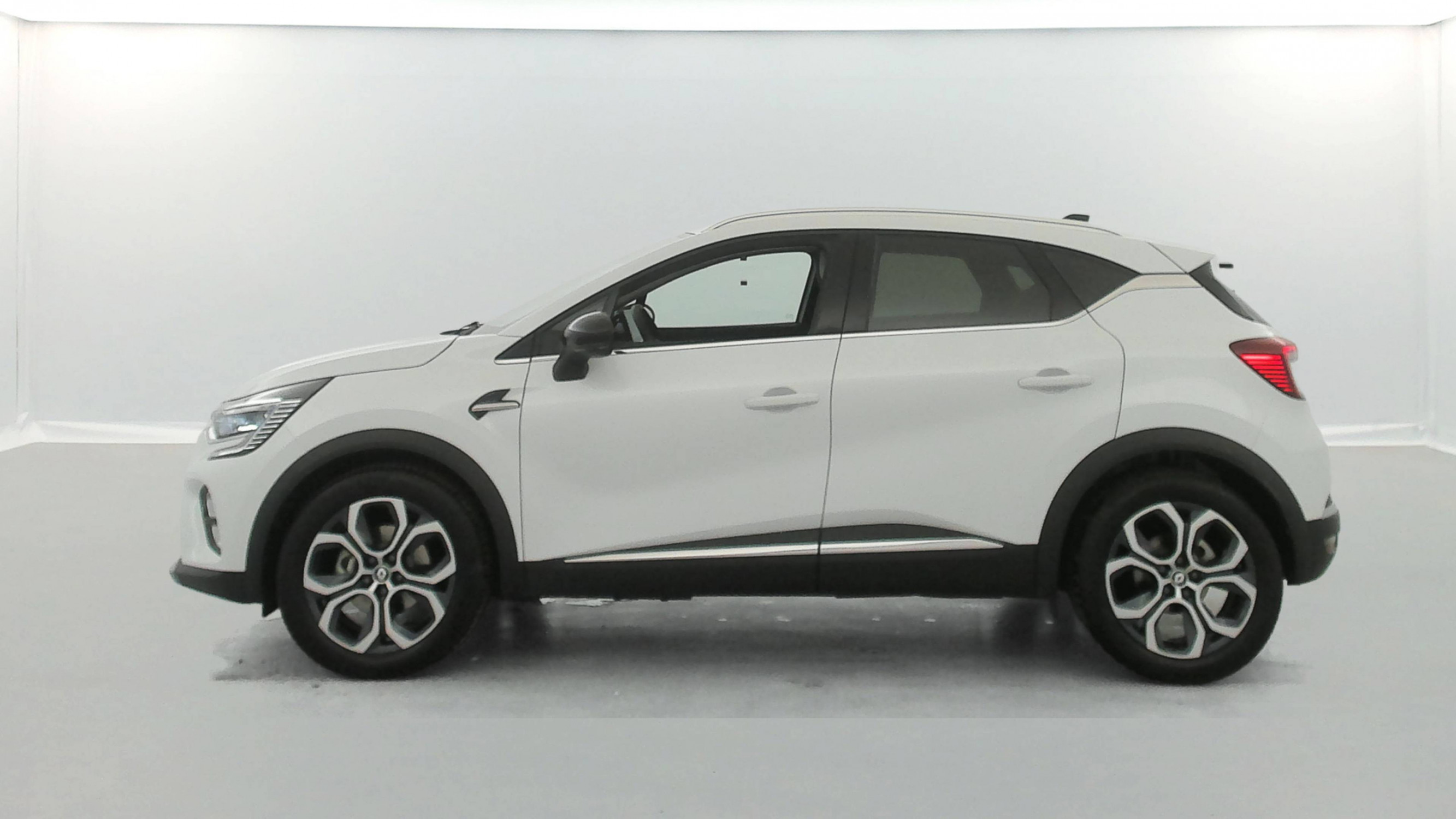 Renault Captur  E-Tech full hybrid 145 occasion de 2023 en vente à Lorient