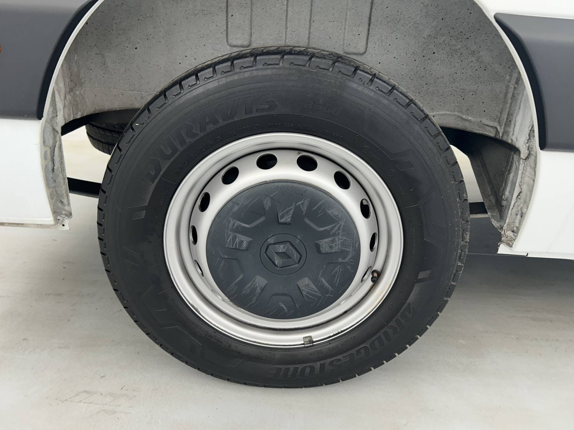 Vente en ligne Renault Master Fourgon MASTER FGN TRAC F3500 L3H3 BLUE DCI 135 au prix de 25 790 €