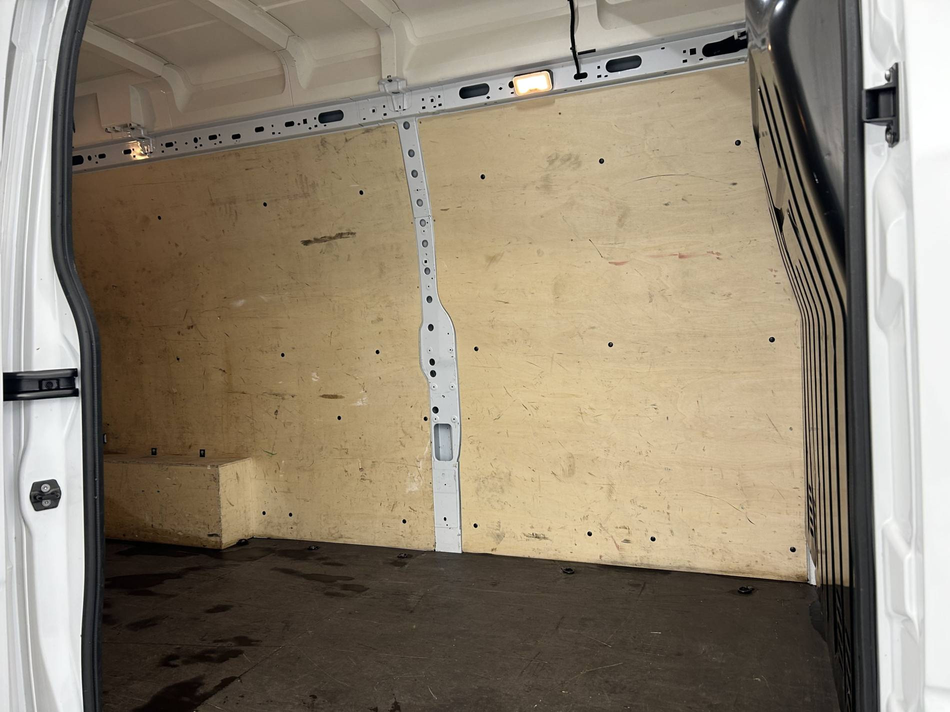 Vente en ligne Renault Master Fourgon MASTER FGN TRAC F3500 L3H3 BLUE DCI 135 au prix de 25 790 €
