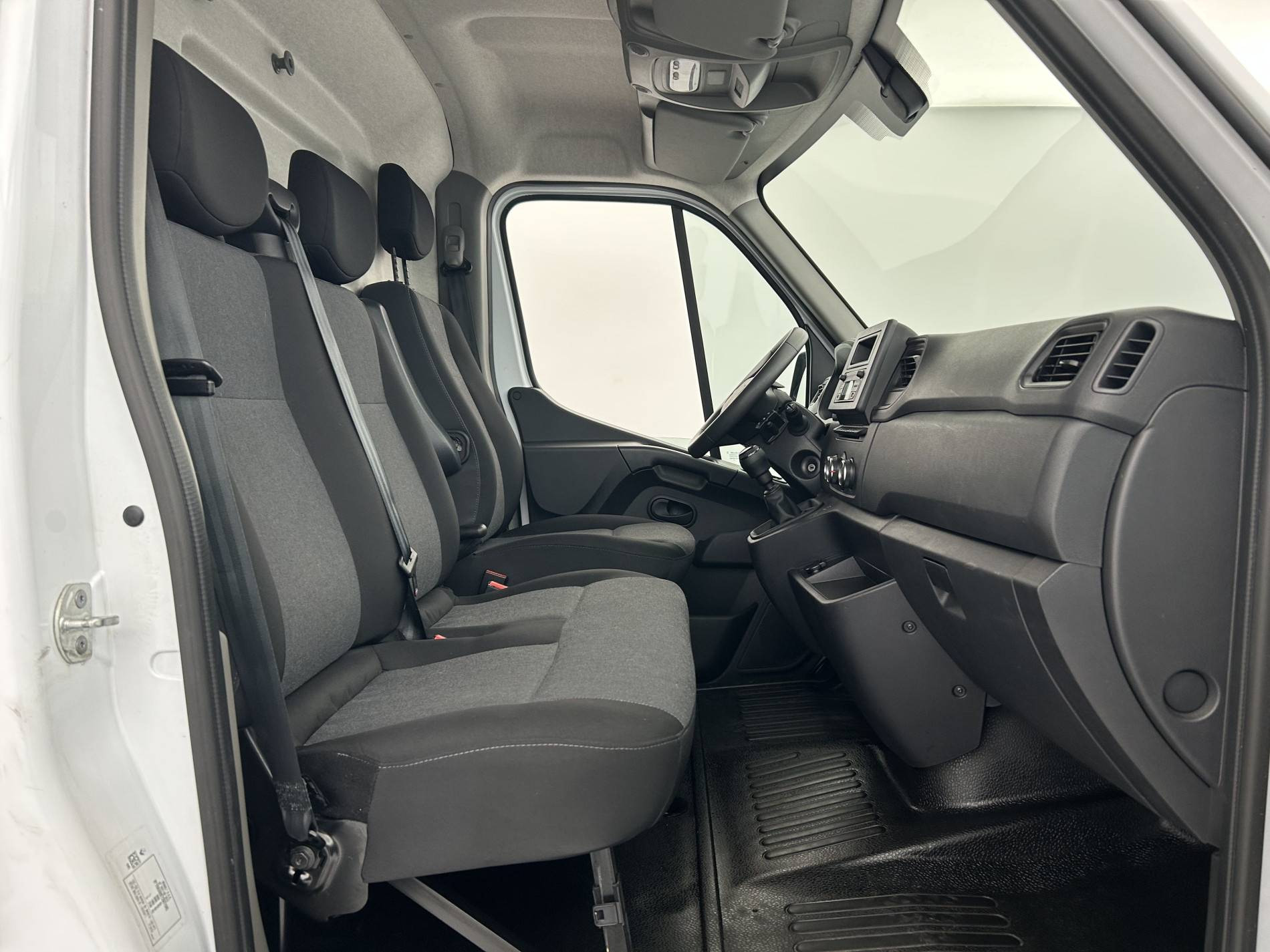 Vente en ligne Renault Master Fourgon MASTER FGN TRAC F3500 L3H3 BLUE DCI 135 au prix de 25 790 €