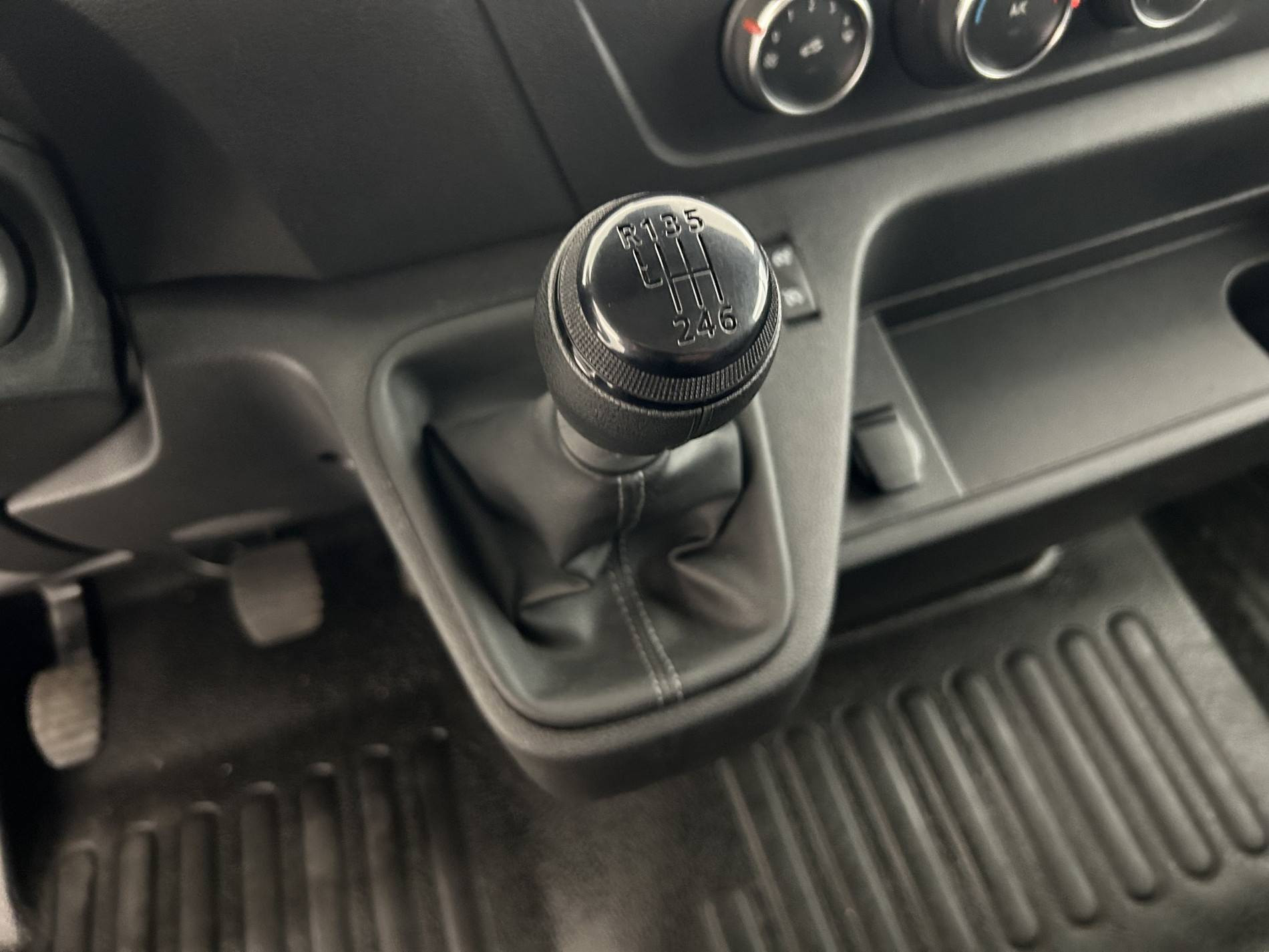 Vente en ligne Renault Master Fourgon MASTER FGN TRAC F3500 L3H3 BLUE DCI 135 au prix de 25 790 €