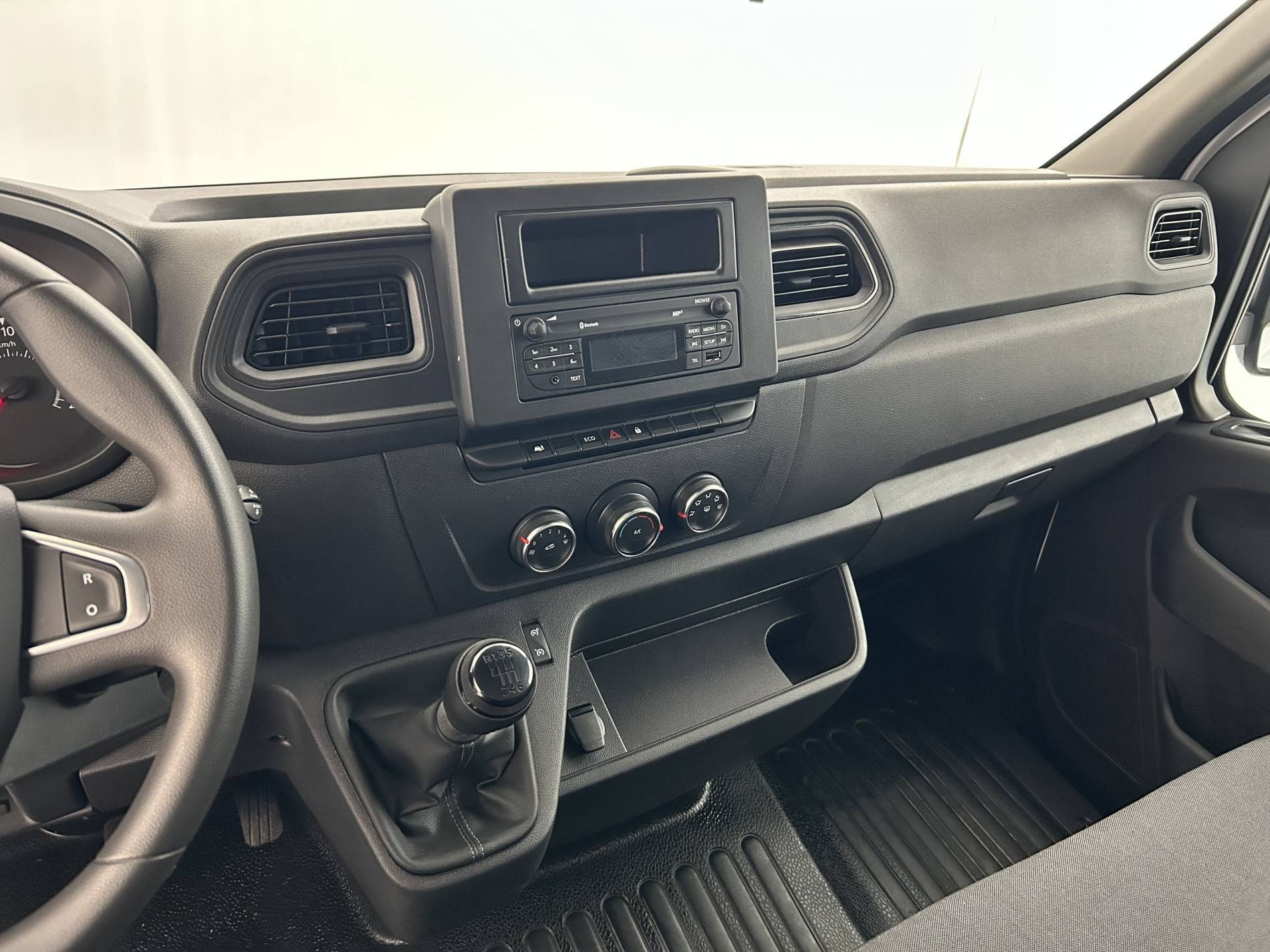 Vente en ligne Renault Master Fourgon MASTER FGN TRAC F3500 L3H3 BLUE DCI 135 au prix de 25 790 €