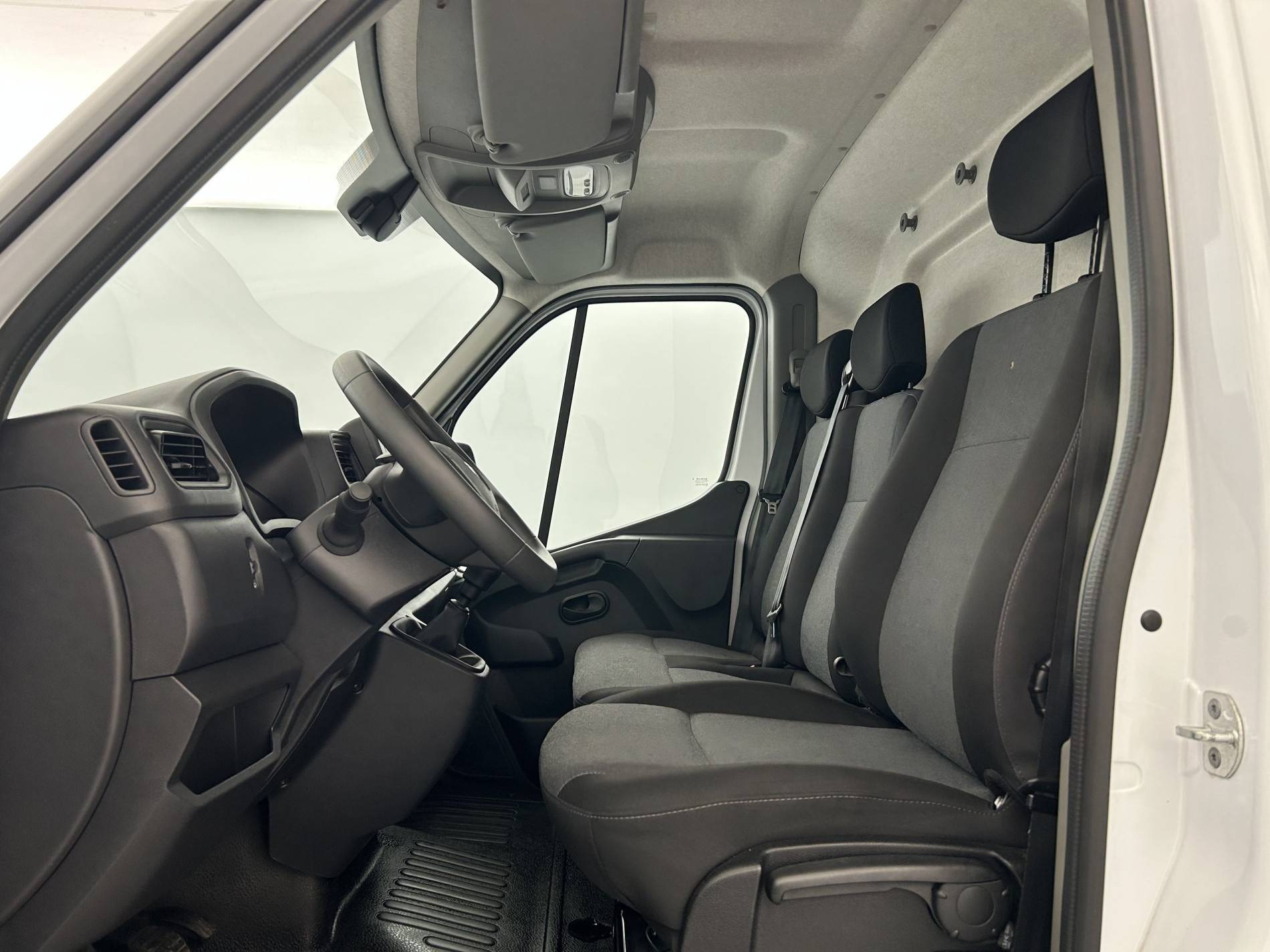 Vente en ligne Renault Master Fourgon MASTER FGN TRAC F3500 L3H3 BLUE DCI 135 au prix de 25 790 €