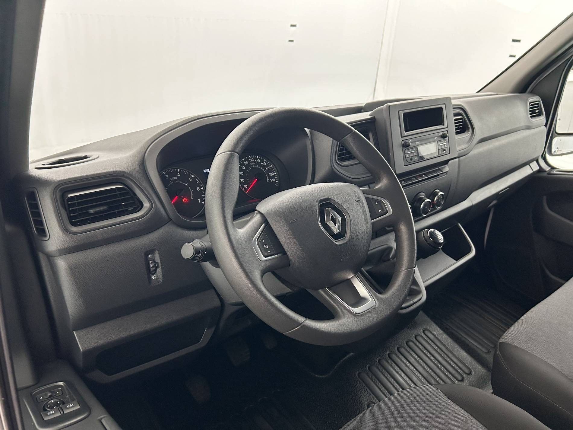 Vente en ligne Renault Master Fourgon MASTER FGN TRAC F3500 L3H3 BLUE DCI 135 au prix de 25 790 €