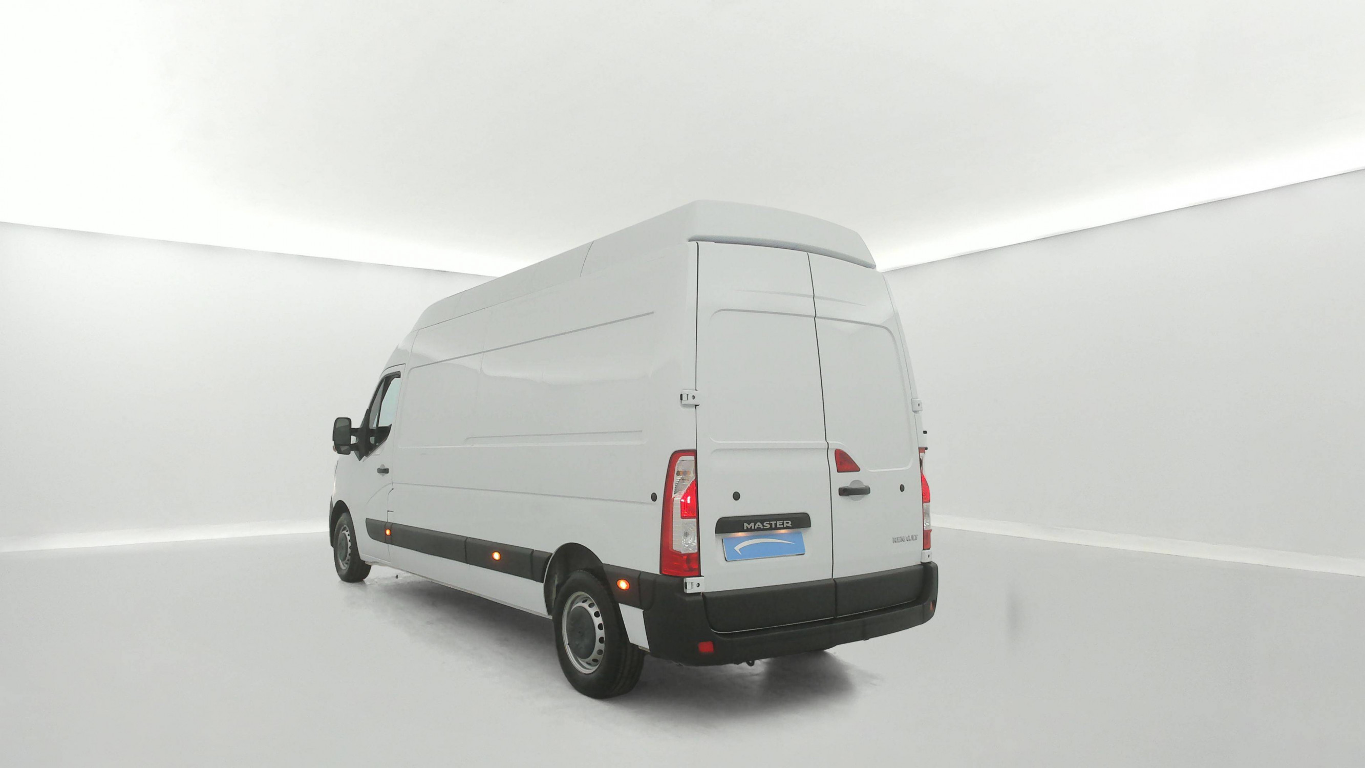 Vente en ligne Renault Master Fourgon MASTER FGN TRAC F3500 L3H3 BLUE DCI 135 au prix de 25 790 €