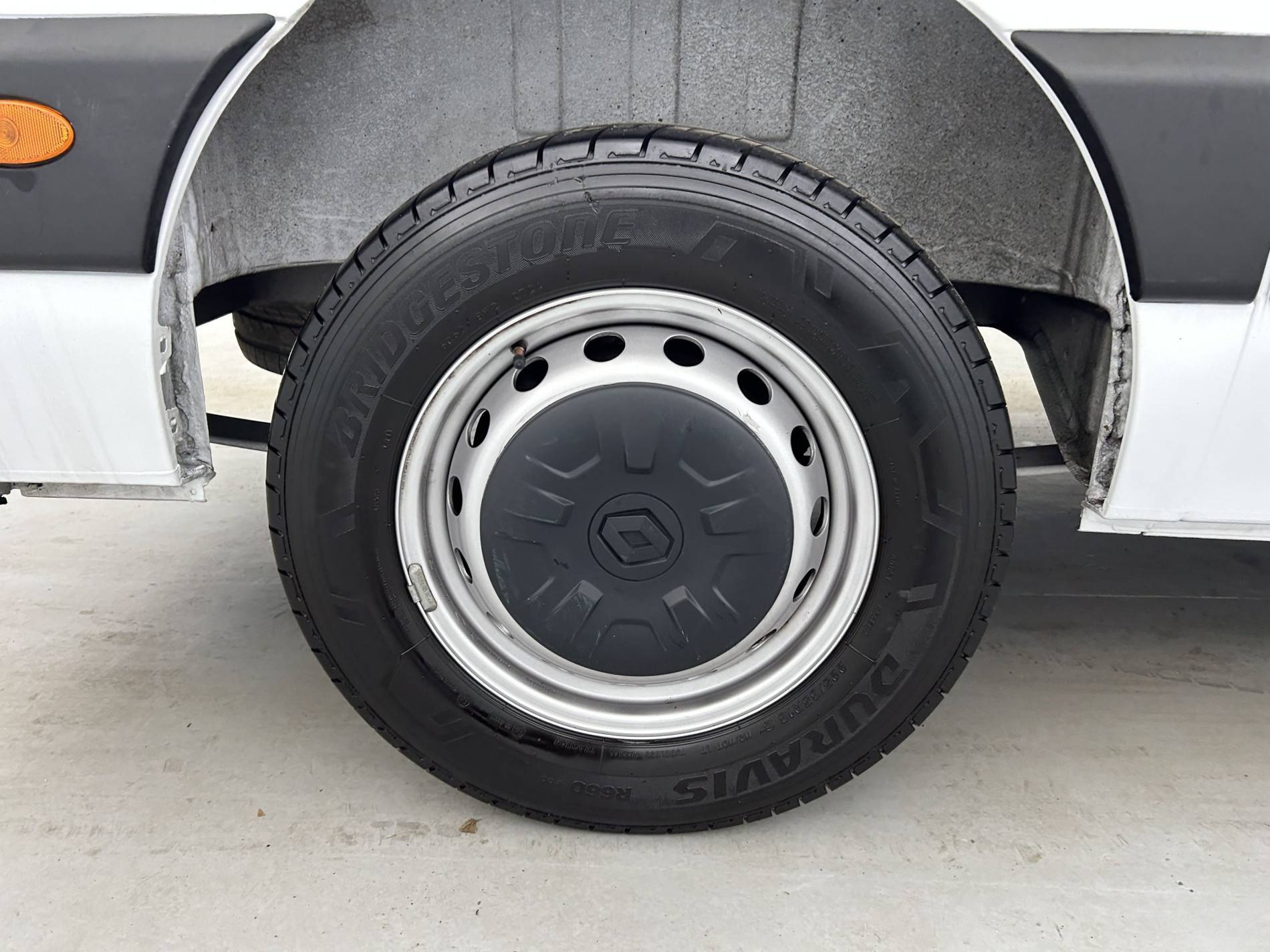 Vente en ligne Renault Master Fourgon MASTER FGN TRAC F3500 L3H3 BLUE DCI 135 au prix de 25 790 €