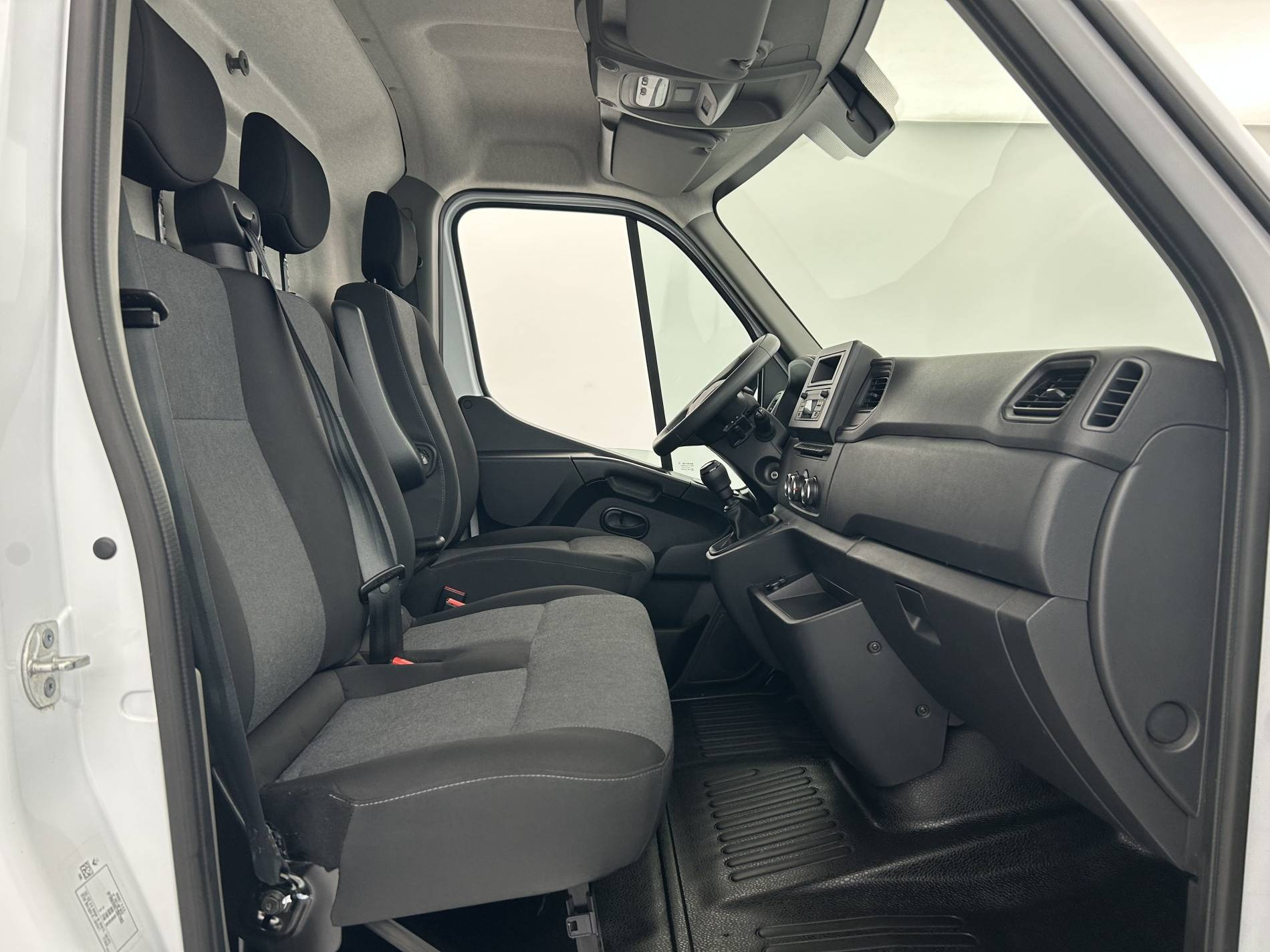 Vente en ligne Renault Master Fourgon MASTER FGN TRAC F3500 L3H3 BLUE DCI 135 au prix de 25 790 €
