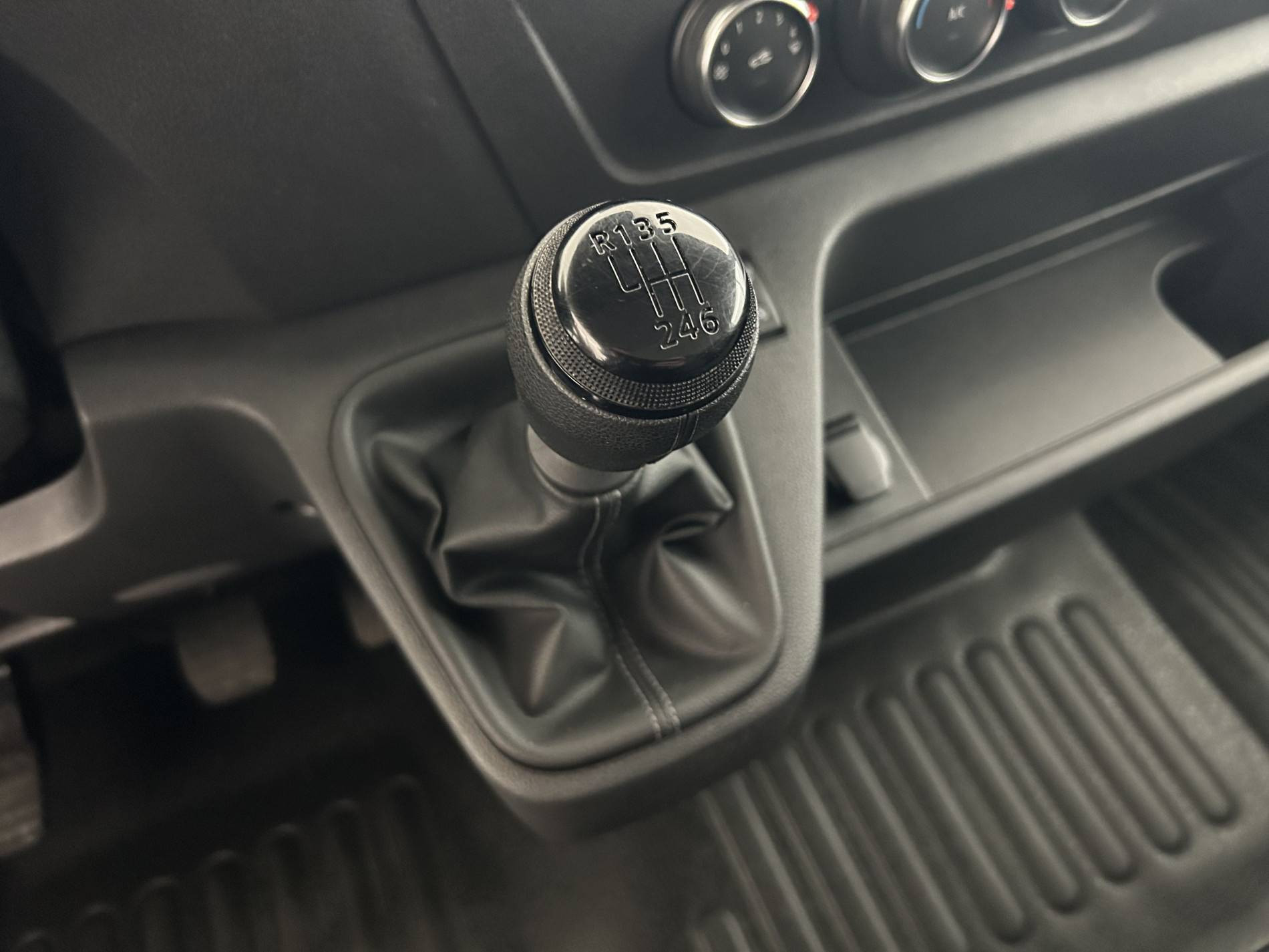 Vente en ligne Renault Master Fourgon MASTER FGN TRAC F3500 L3H3 BLUE DCI 135 au prix de 25 790 €
