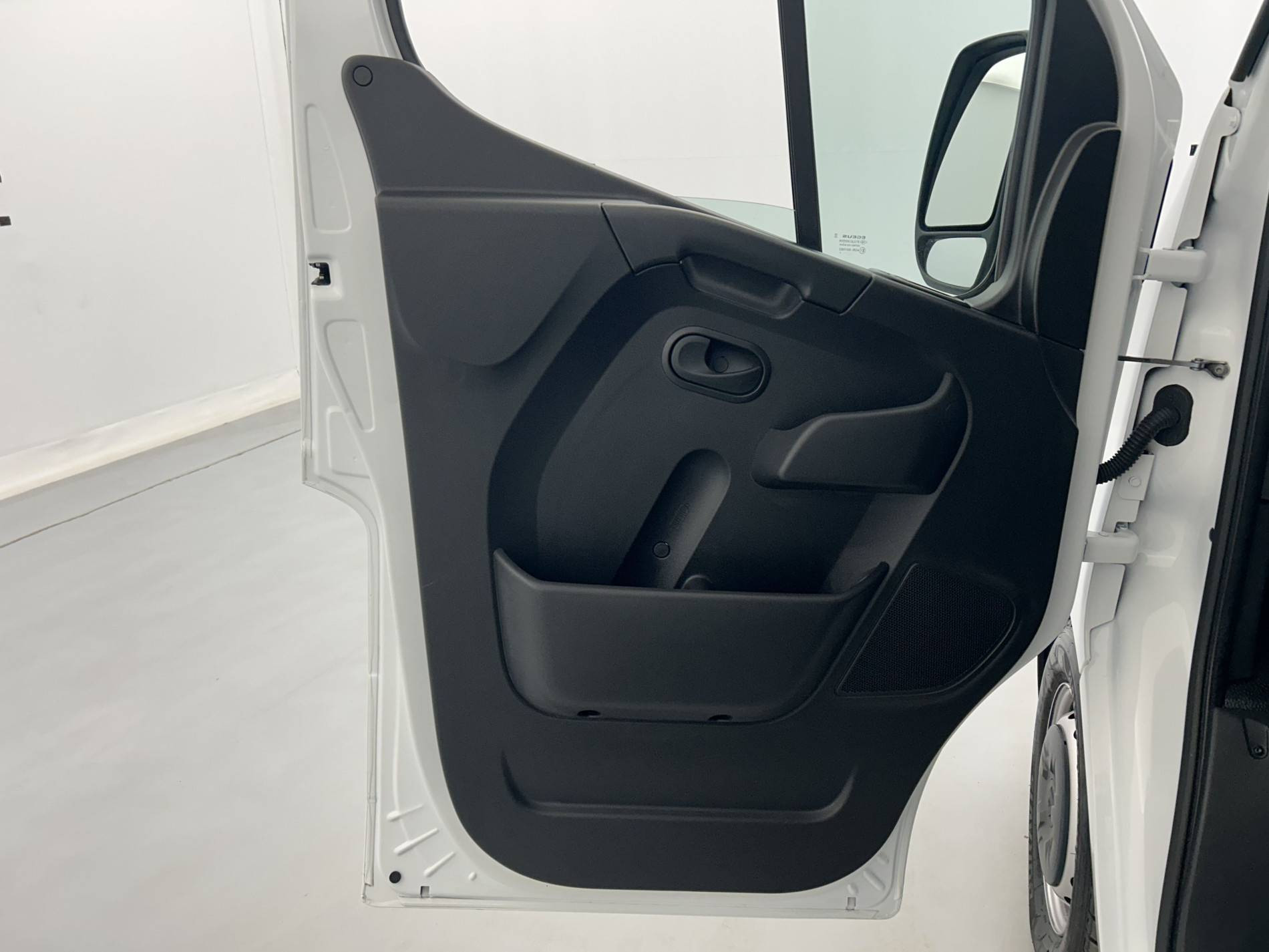 Vente en ligne Renault Master Fourgon MASTER FGN TRAC F3500 L3H3 BLUE DCI 135 au prix de 25 790 €