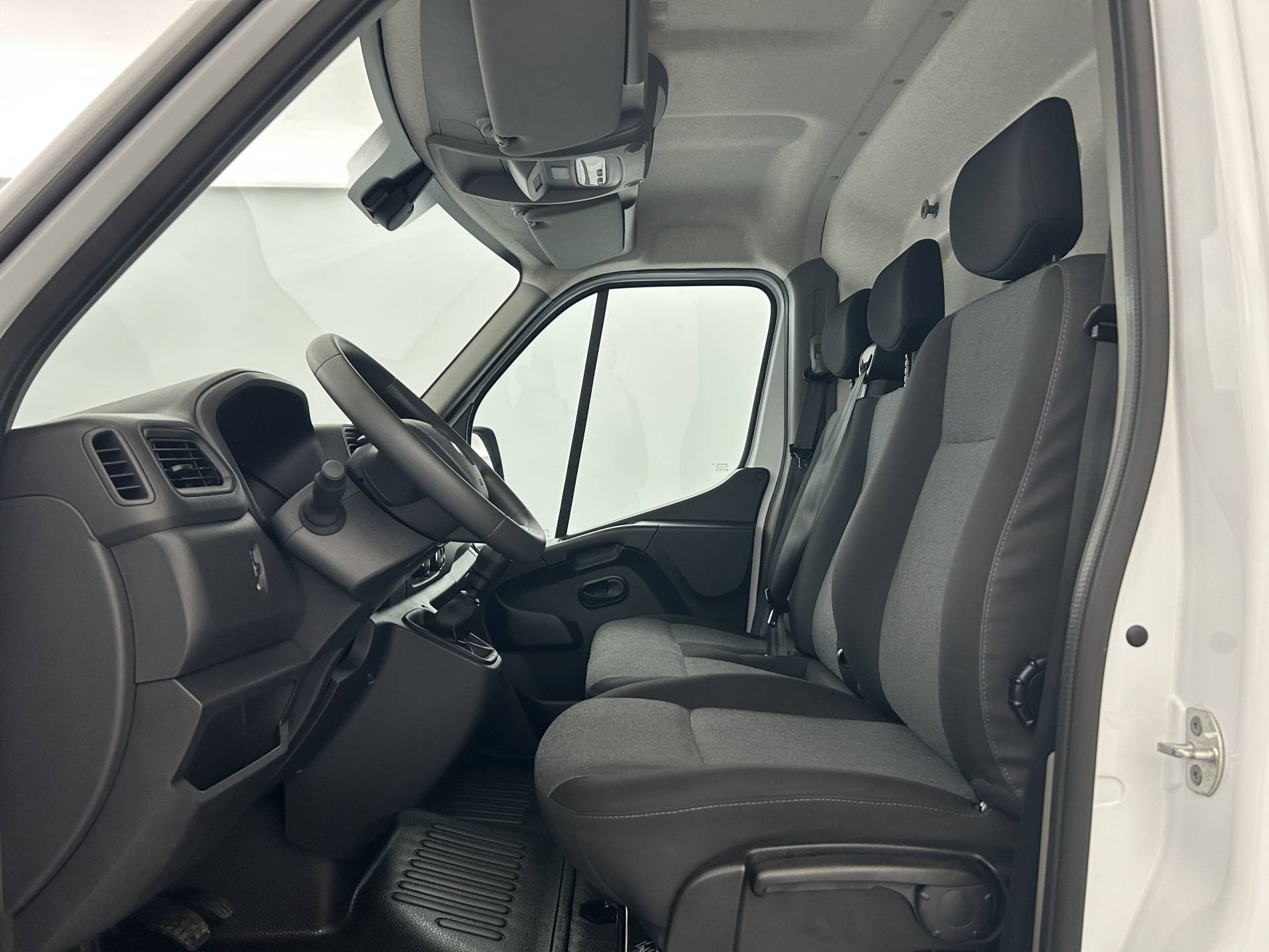 Vente en ligne Renault Master Fourgon MASTER FGN TRAC F3500 L3H3 BLUE DCI 135 au prix de 25 790 €