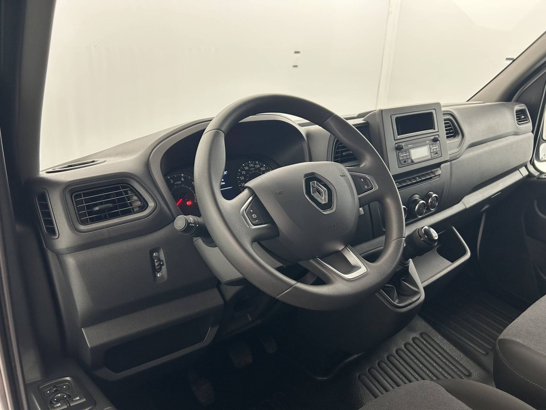 Vente en ligne Renault Master Fourgon MASTER FGN TRAC F3500 L3H3 BLUE DCI 135 au prix de 25 790 €