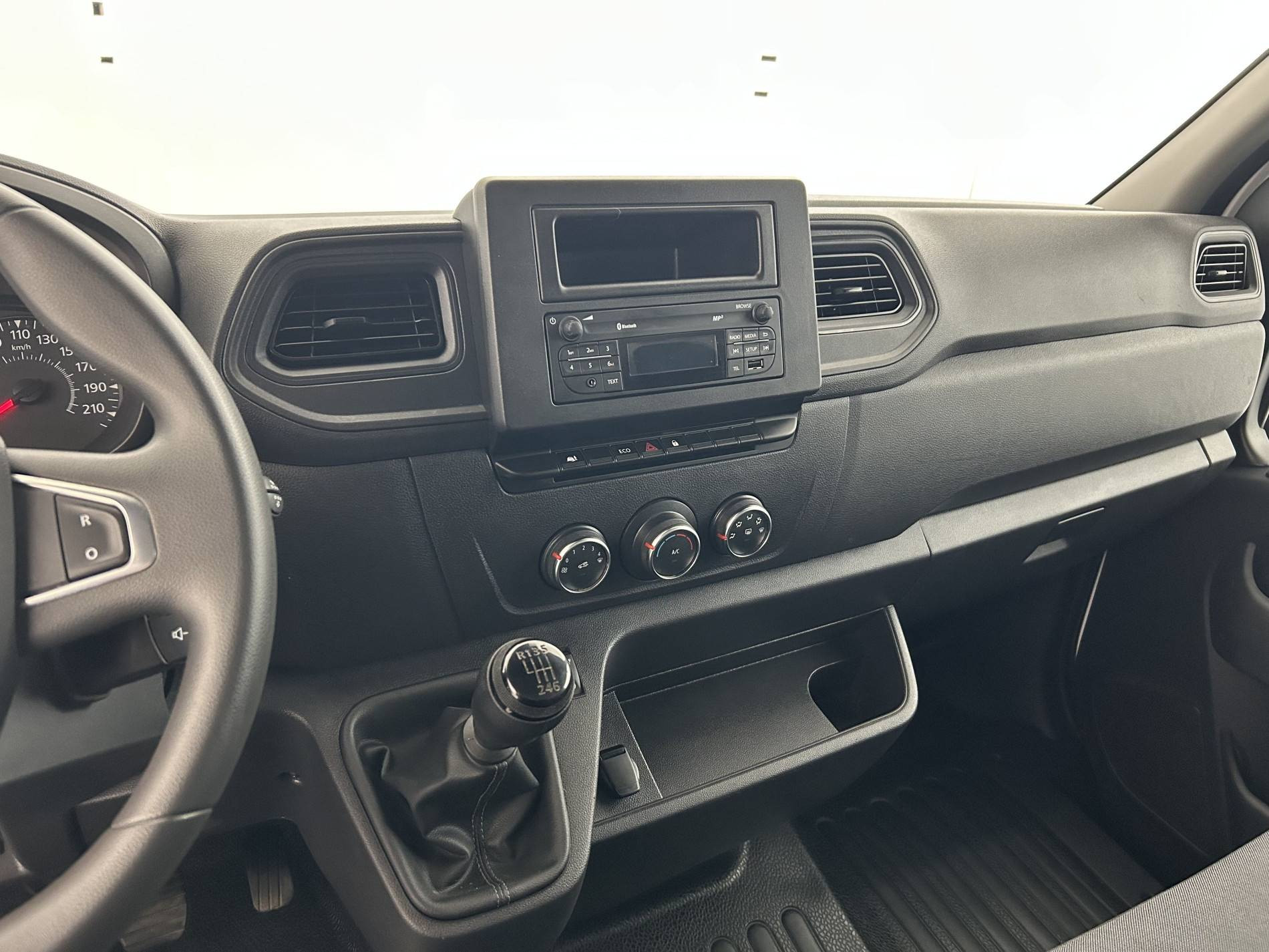 Vente en ligne Renault Master Fourgon MASTER FGN TRAC F3500 L3H3 BLUE DCI 135 au prix de 25 490 €
