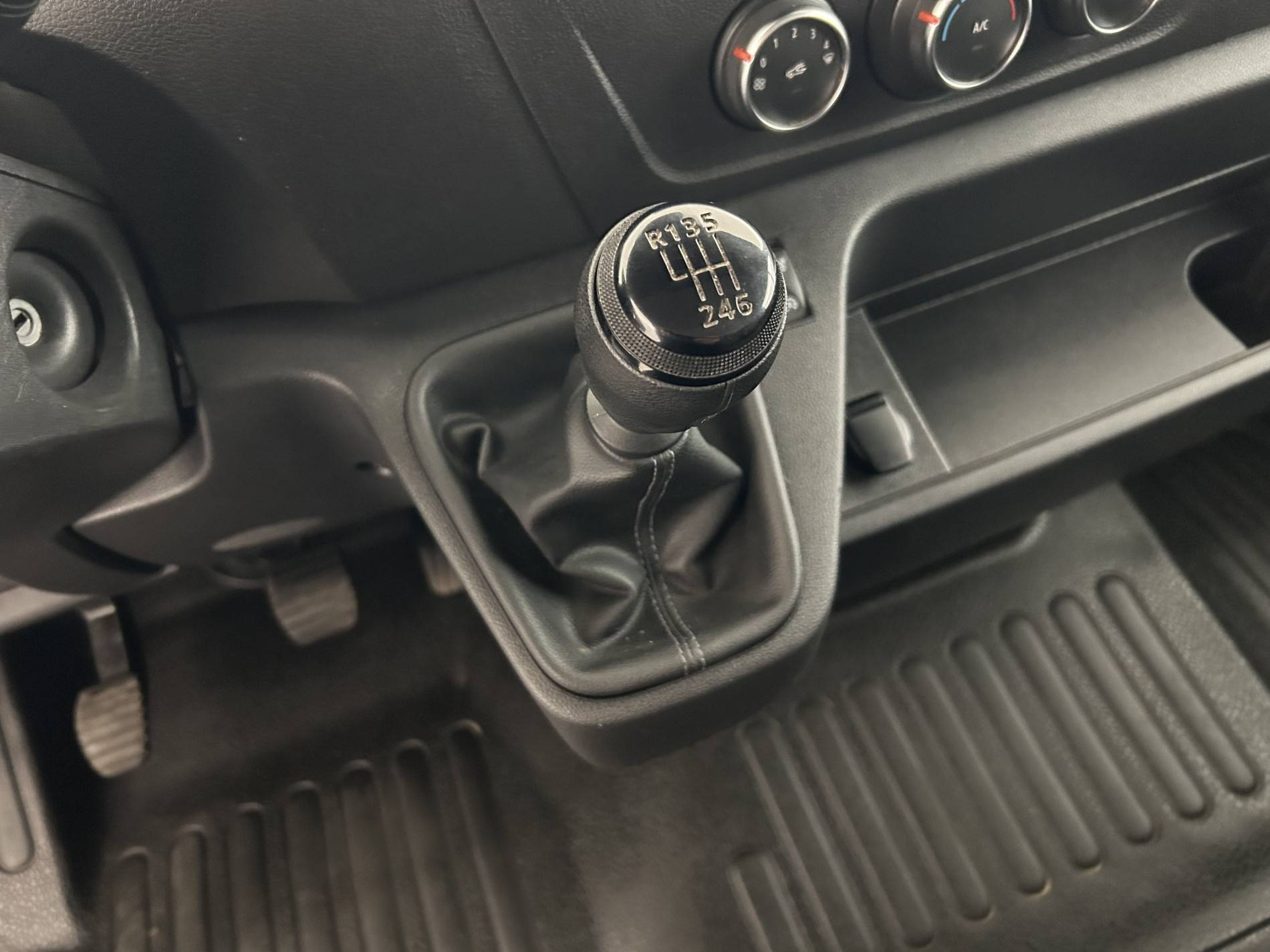 Vente en ligne Renault Master Fourgon MASTER FGN TRAC F3500 L3H3 BLUE DCI 135 au prix de 25 490 €