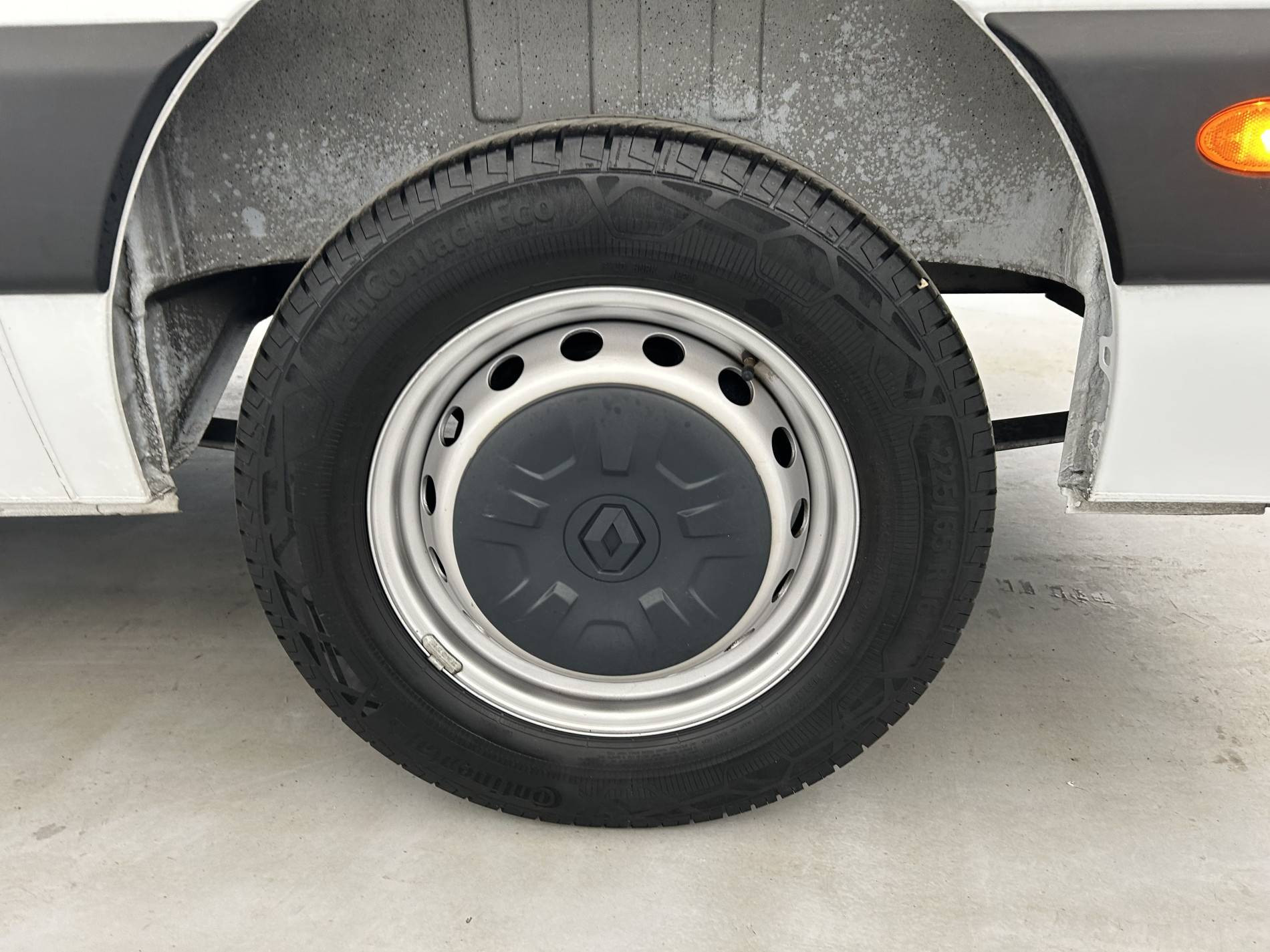 Vente en ligne Renault Master Fourgon MASTER FGN TRAC F3500 L3H3 BLUE DCI 135 au prix de 25 490 €