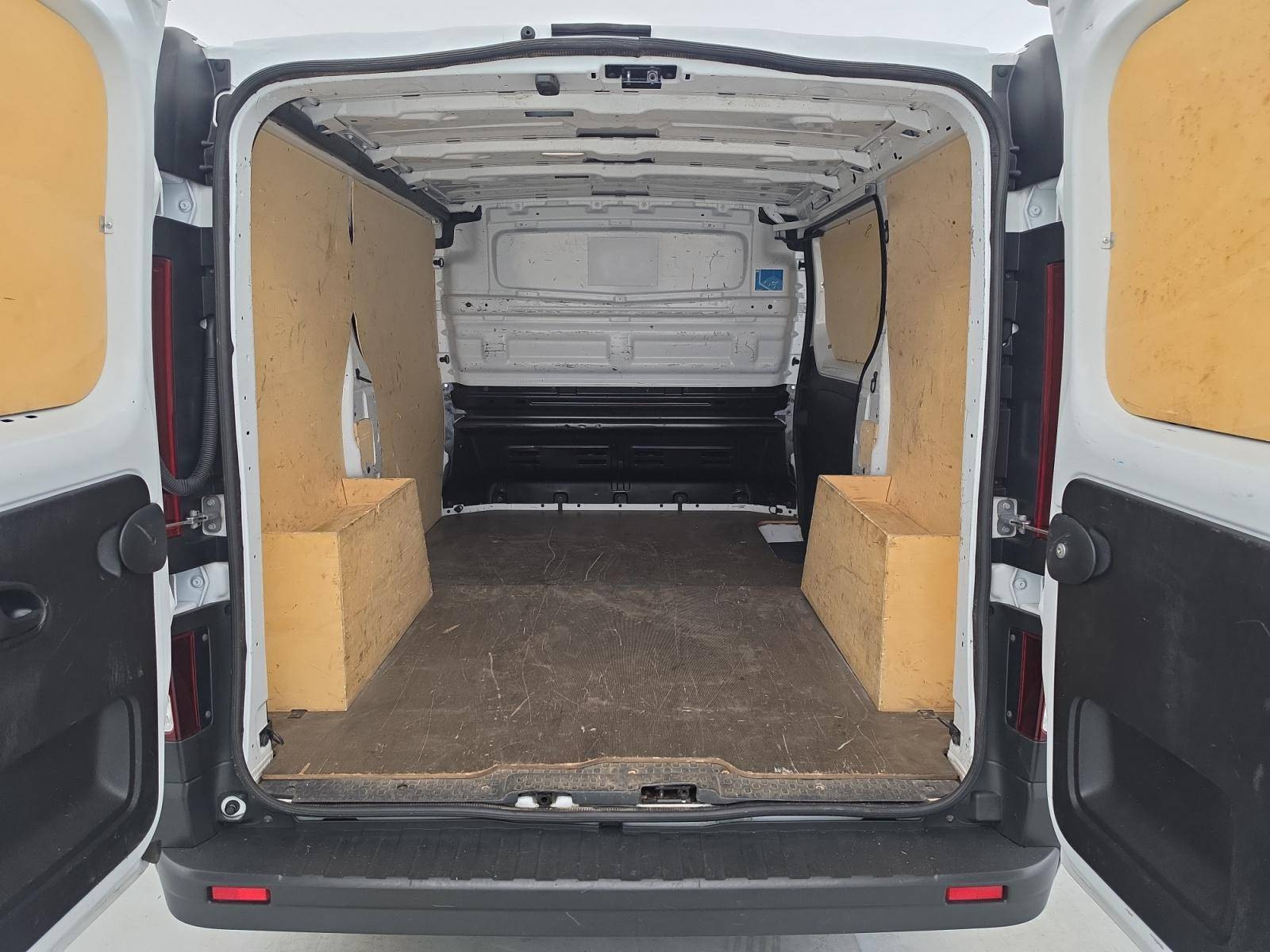 Vente en ligne Renault Trafic 3 Fourgon TRAFIC FG BLUE DCI 130 L1H1 3T GSR2 au prix de 22 790 €