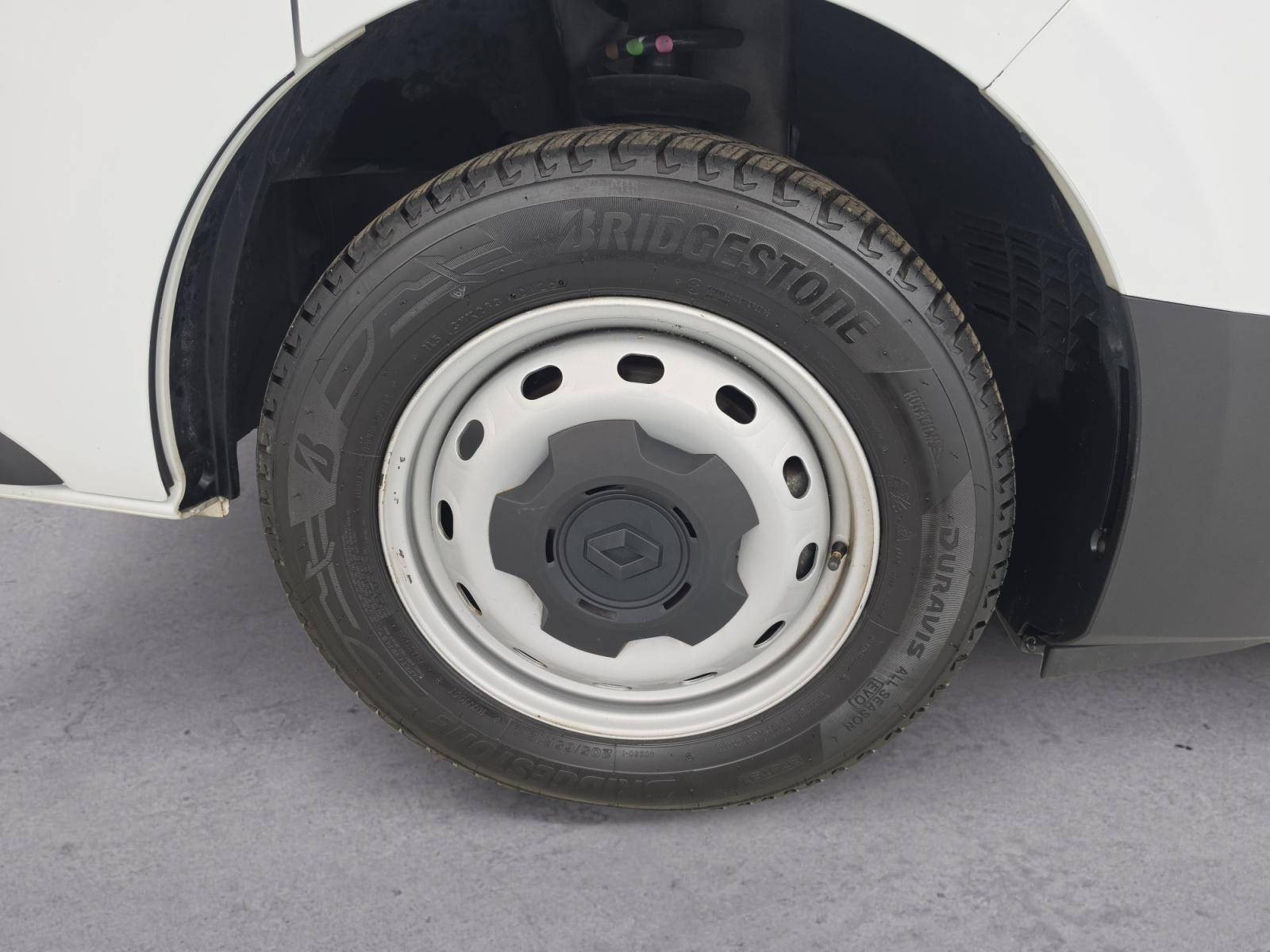 Vente en ligne Renault Trafic 3 Fourgon TRAFIC FG BLUE DCI 130 L1H1 3T GSR2 au prix de 22 790 €