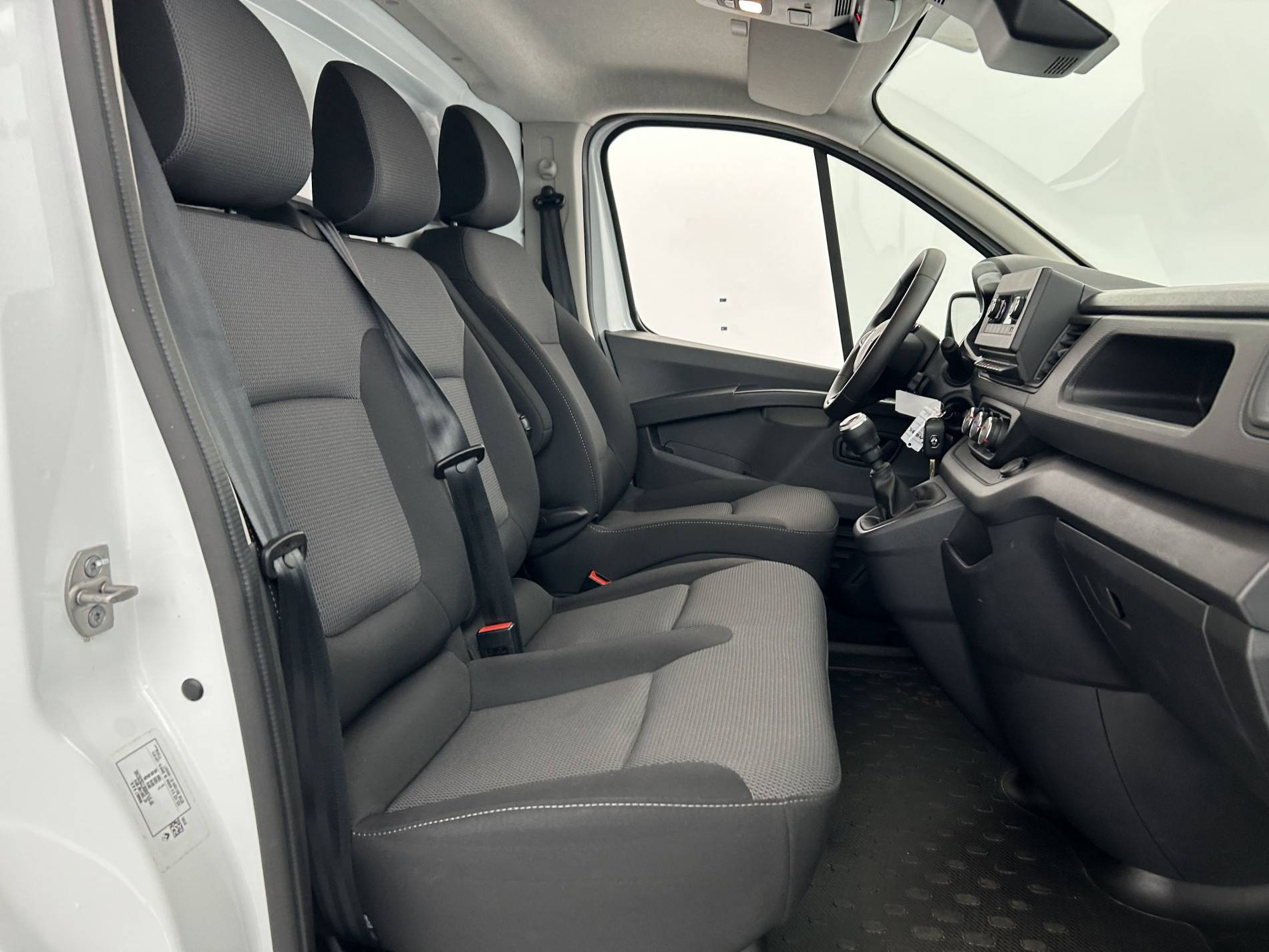 Vente en ligne Renault Trafic 3 Fourgon TRAFIC FG BLUE DCI 130 L1H1 3T GSR2 au prix de 23 290 €