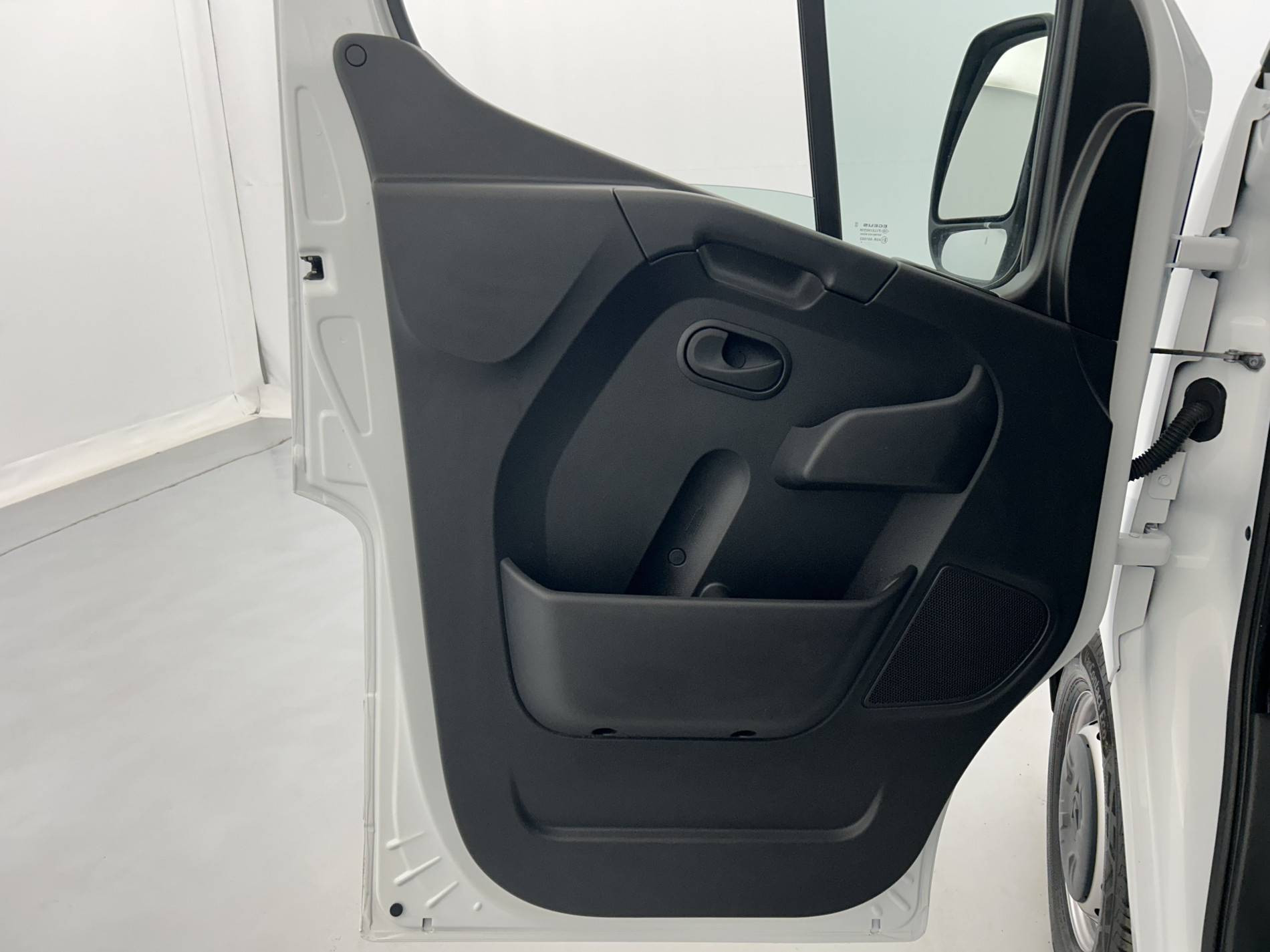 Vente en ligne Renault Master Fourgon MASTER FGN TRAC F3500 L3H3 BLUE DCI 135 au prix de 25 490 €
