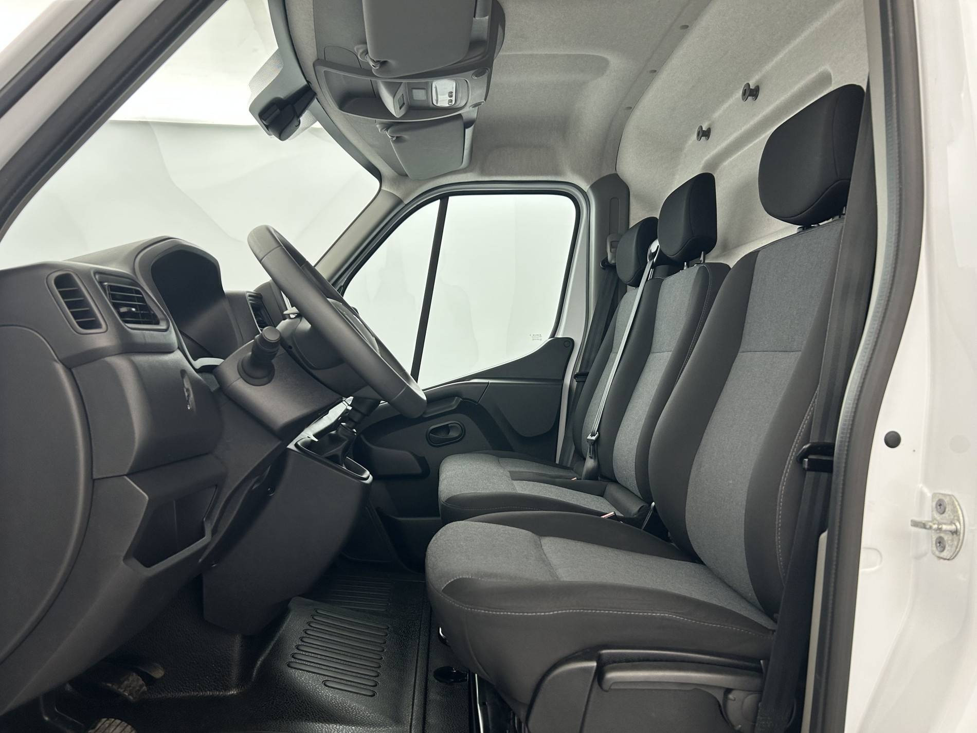 Vente en ligne Renault Master Fourgon MASTER FGN TRAC F3500 L3H3 BLUE DCI 135 au prix de 25 490 €