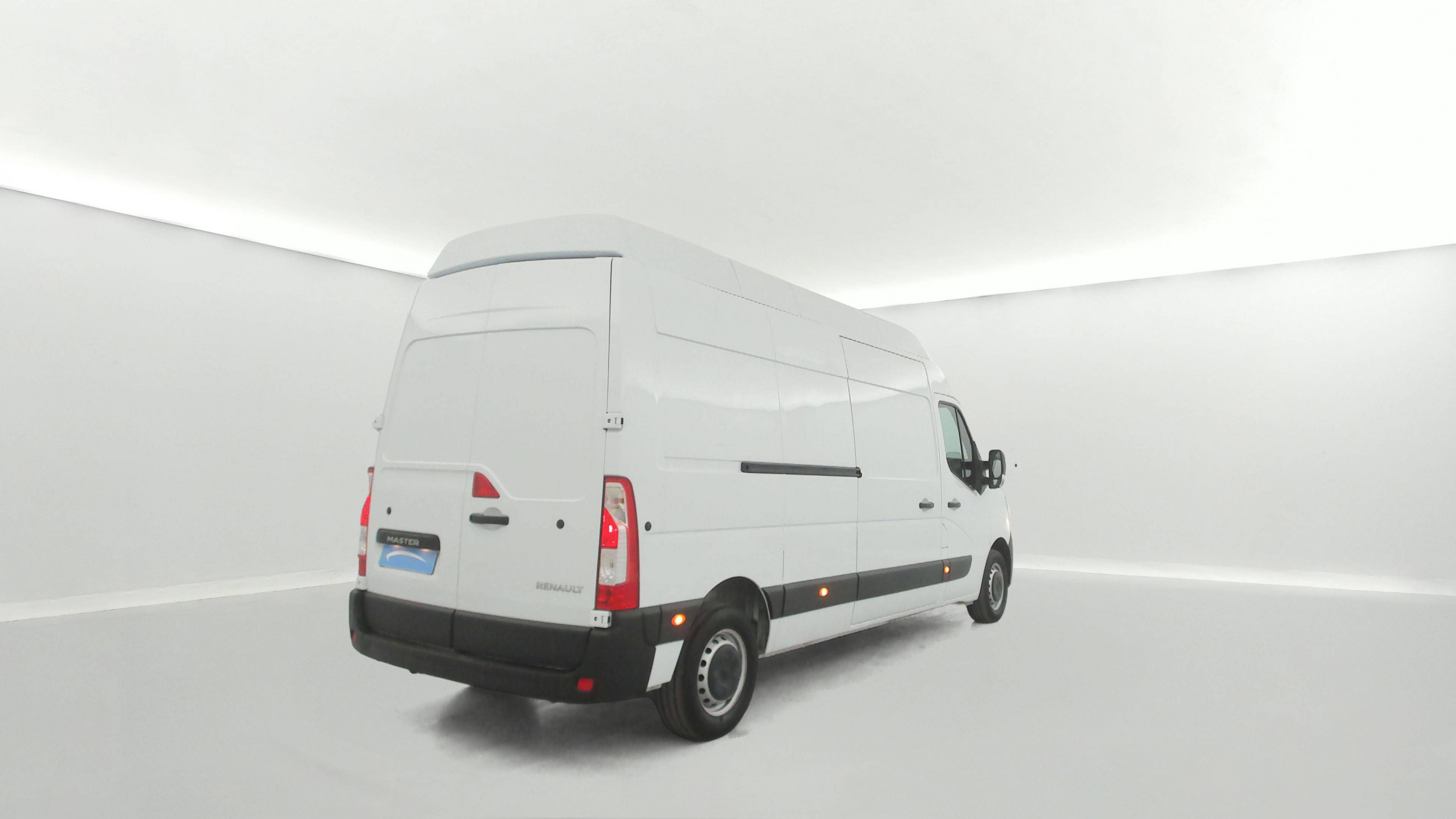 Vente en ligne Renault Master Fourgon MASTER FGN TRAC F3500 L3H3 BLUE DCI 135 au prix de 25 490 €