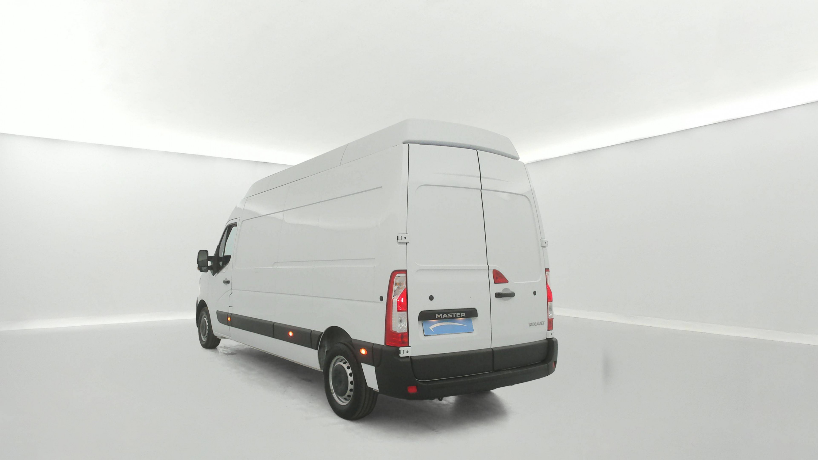 Vente en ligne Renault Master Fourgon MASTER FGN TRAC F3500 L3H3 BLUE DCI 135 au prix de 25 490 €