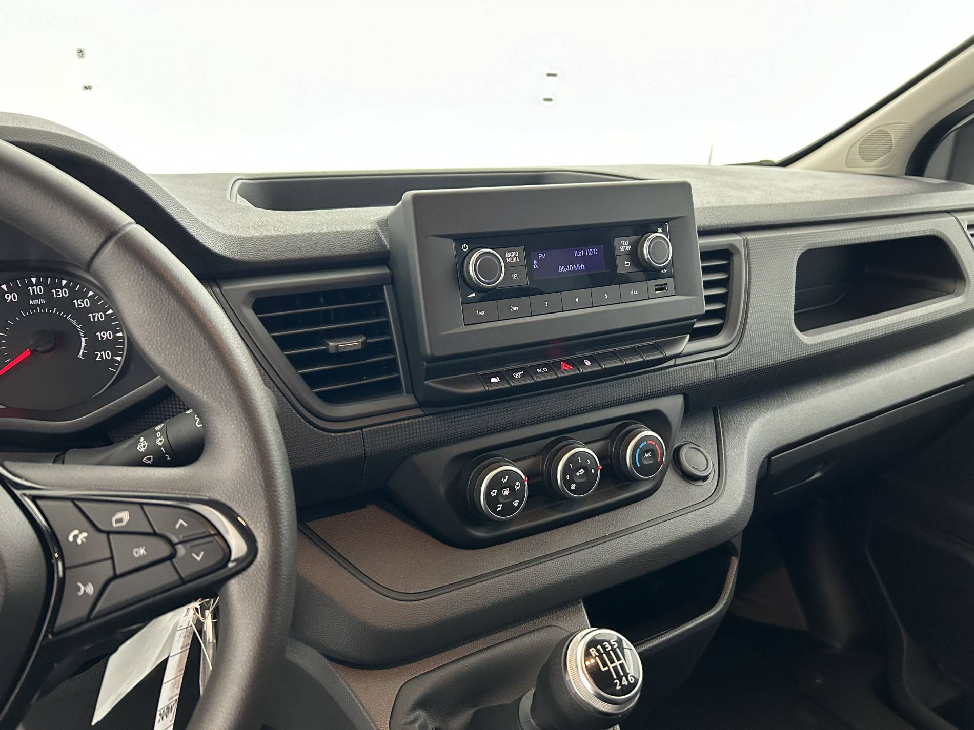Vente en ligne Renault Trafic 3 Fourgon TRAFIC FG BLUE DCI 130 L1H1 3T GSR2 au prix de 23 290 €
