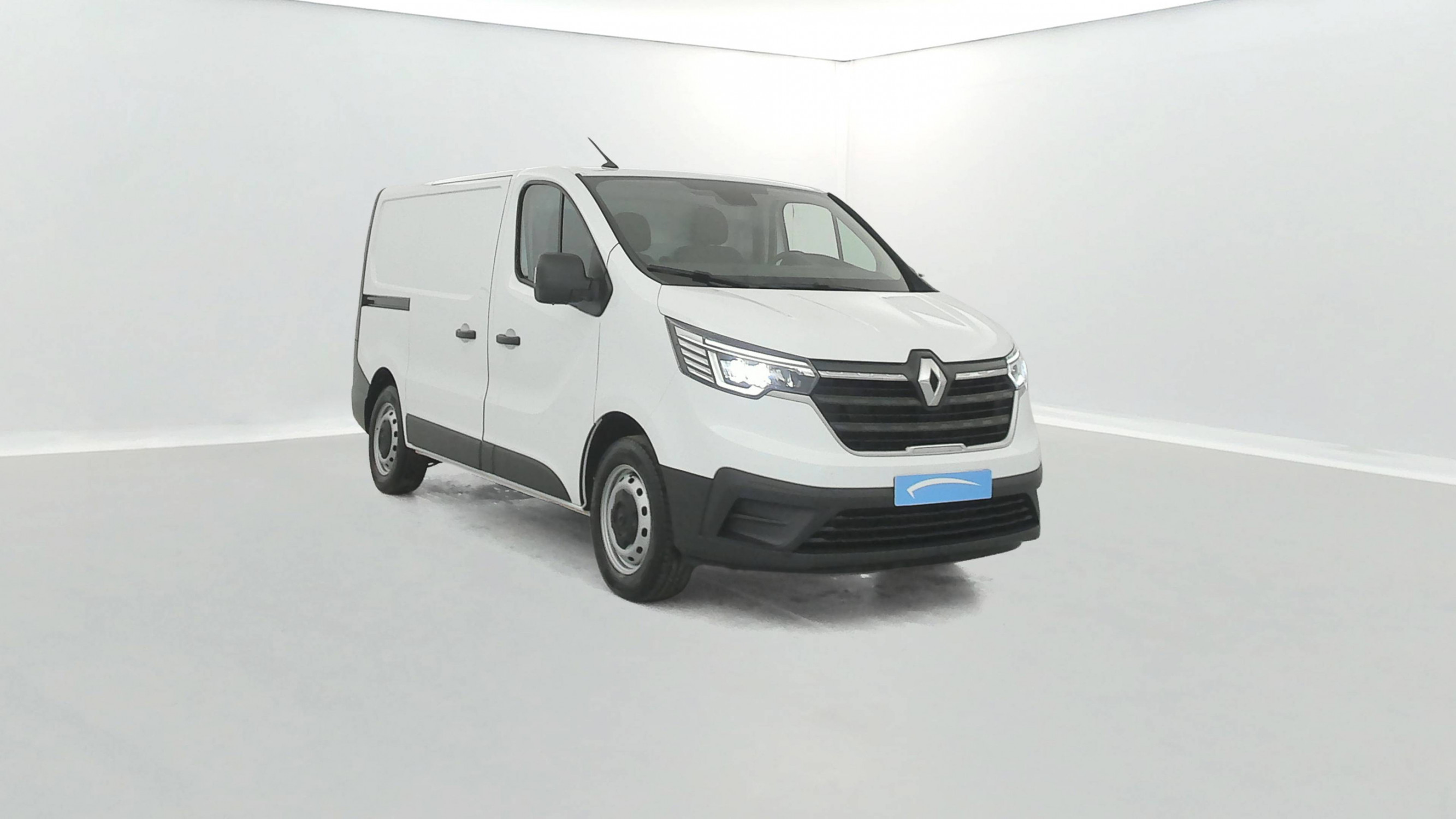 Vente en ligne Renault Trafic 3 Fourgon TRAFIC FG BLUE DCI 130 L1H1 3T GSR2 au prix de 23 290 €