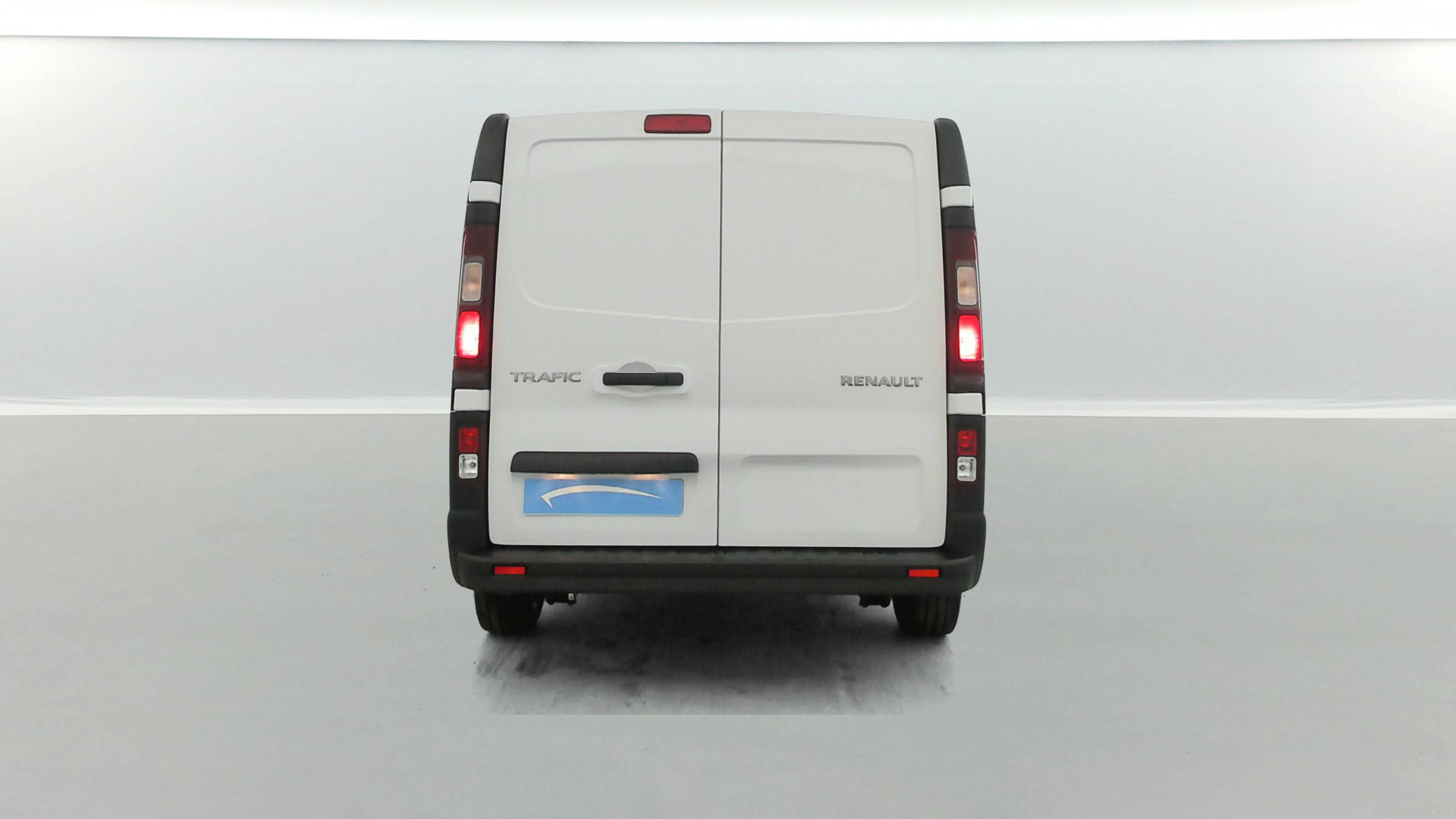 Vente en ligne Renault Trafic 3 Fourgon TRAFIC FG BLUE DCI 130 L1H1 3T GSR2 au prix de 23 290 €