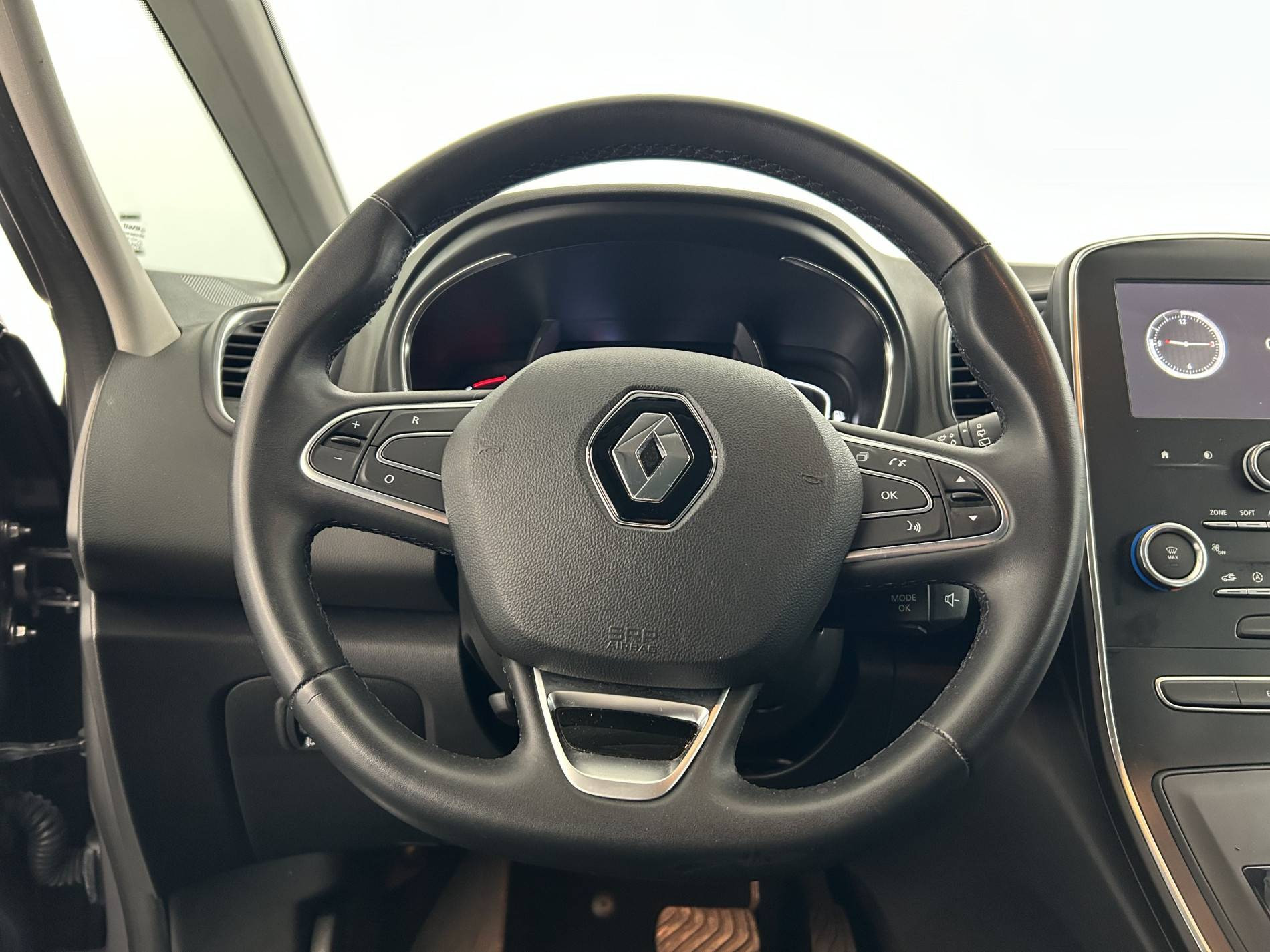 Vente en ligne Renault Grand Scenic 4 Grand Scenic Blue dCi 120 EDC au prix de 17 290 €