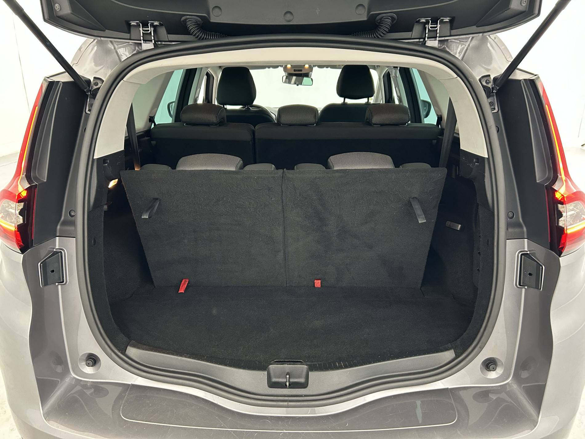 Vente en ligne Renault Grand Scenic 4 Grand Scenic Blue dCi 120 EDC au prix de 17 290 €